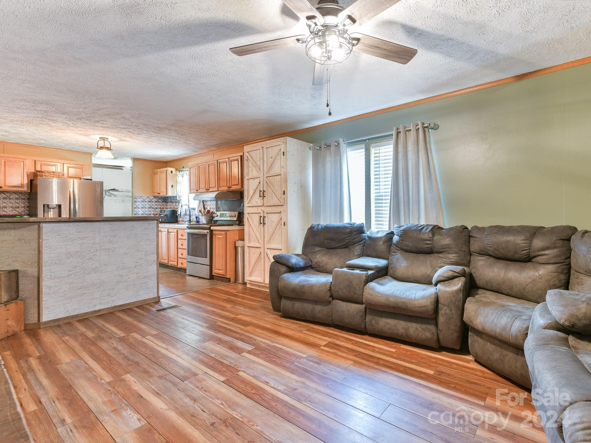 3823 Cross Creek Drive