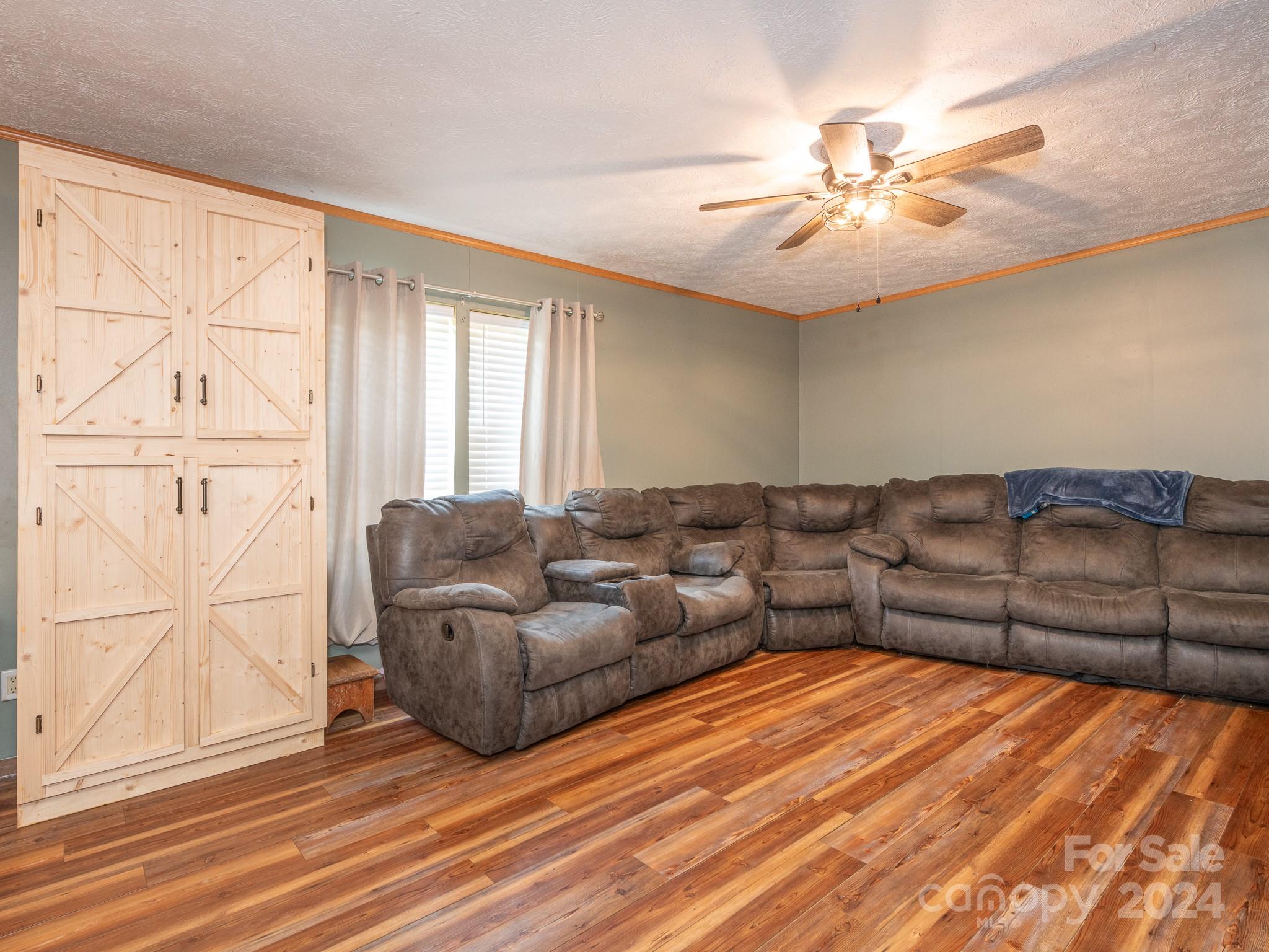 3823 Cross Creek Drive