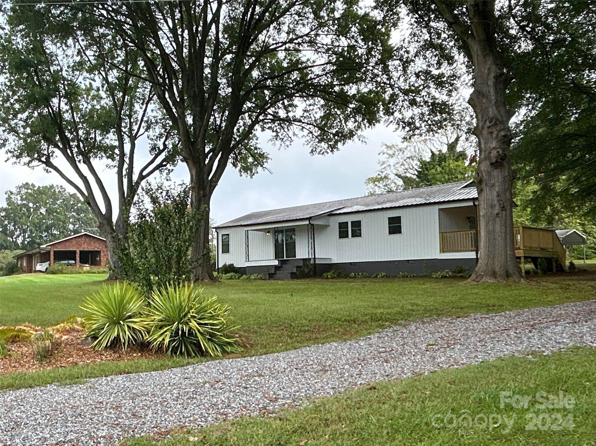86 Adams Lane