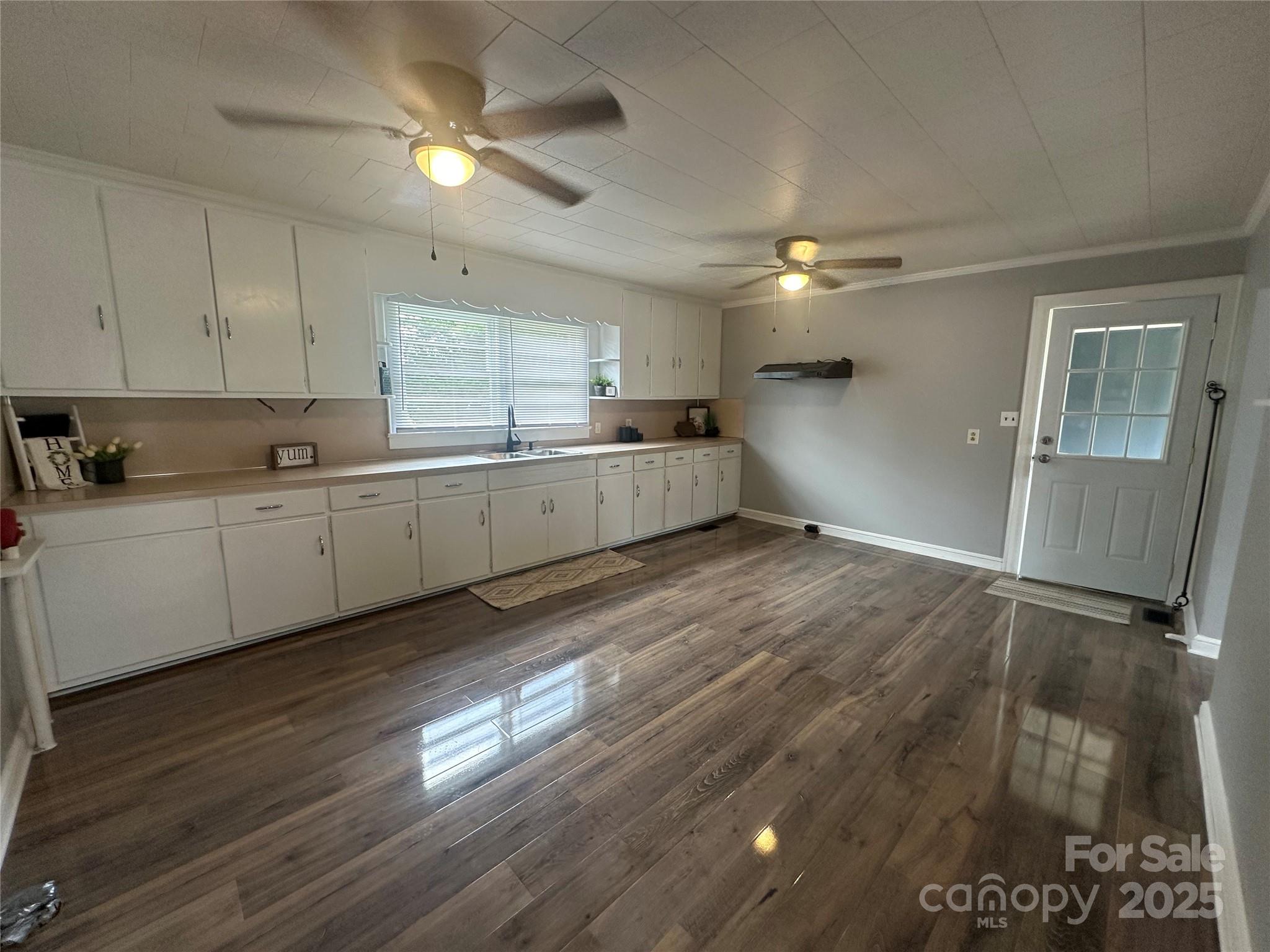 60 White Oaks Drive