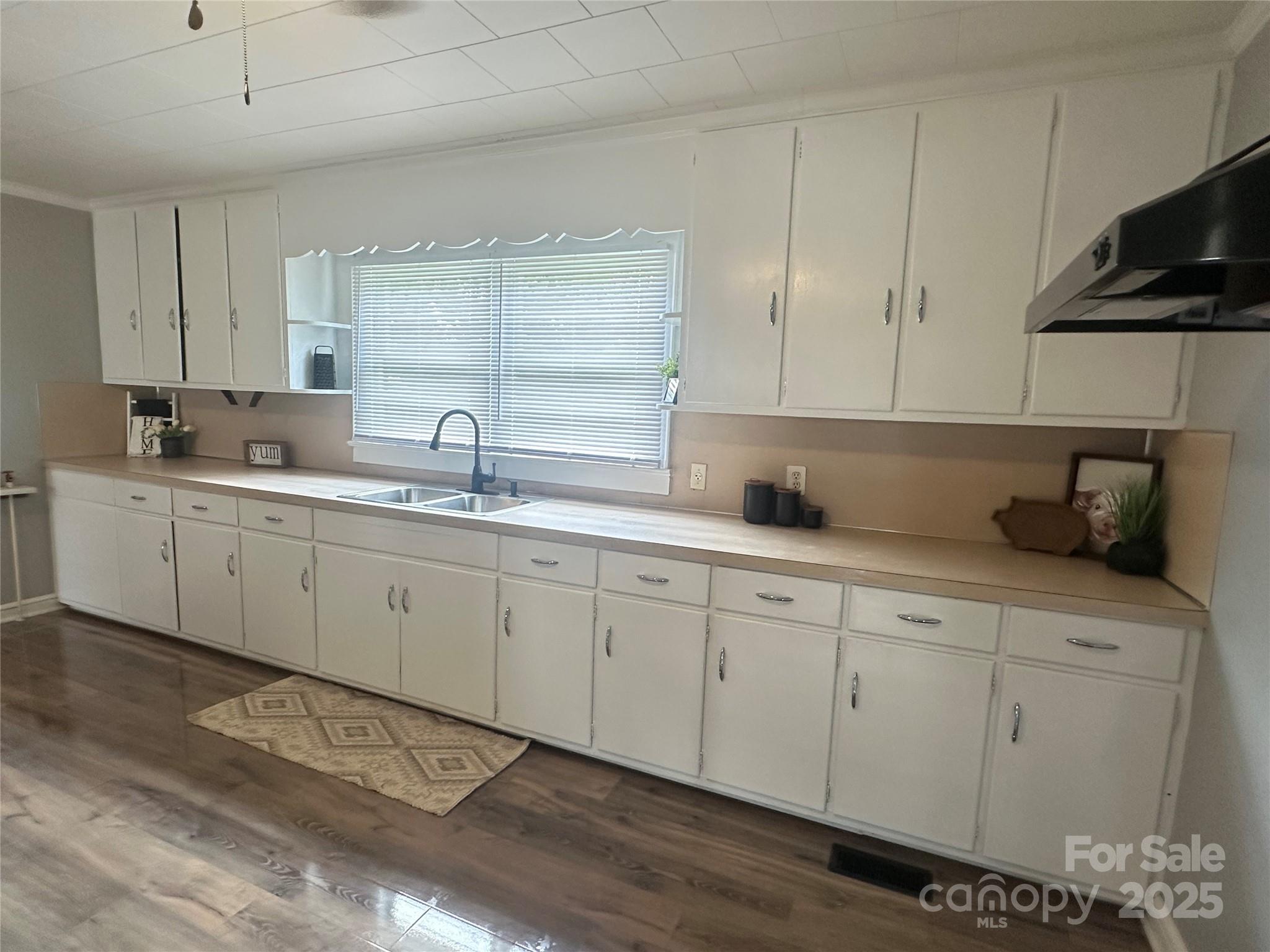 60 White Oaks Drive