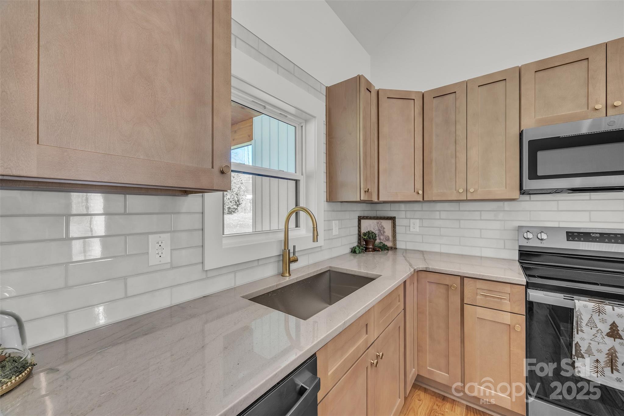 77 2nd Avenue SE