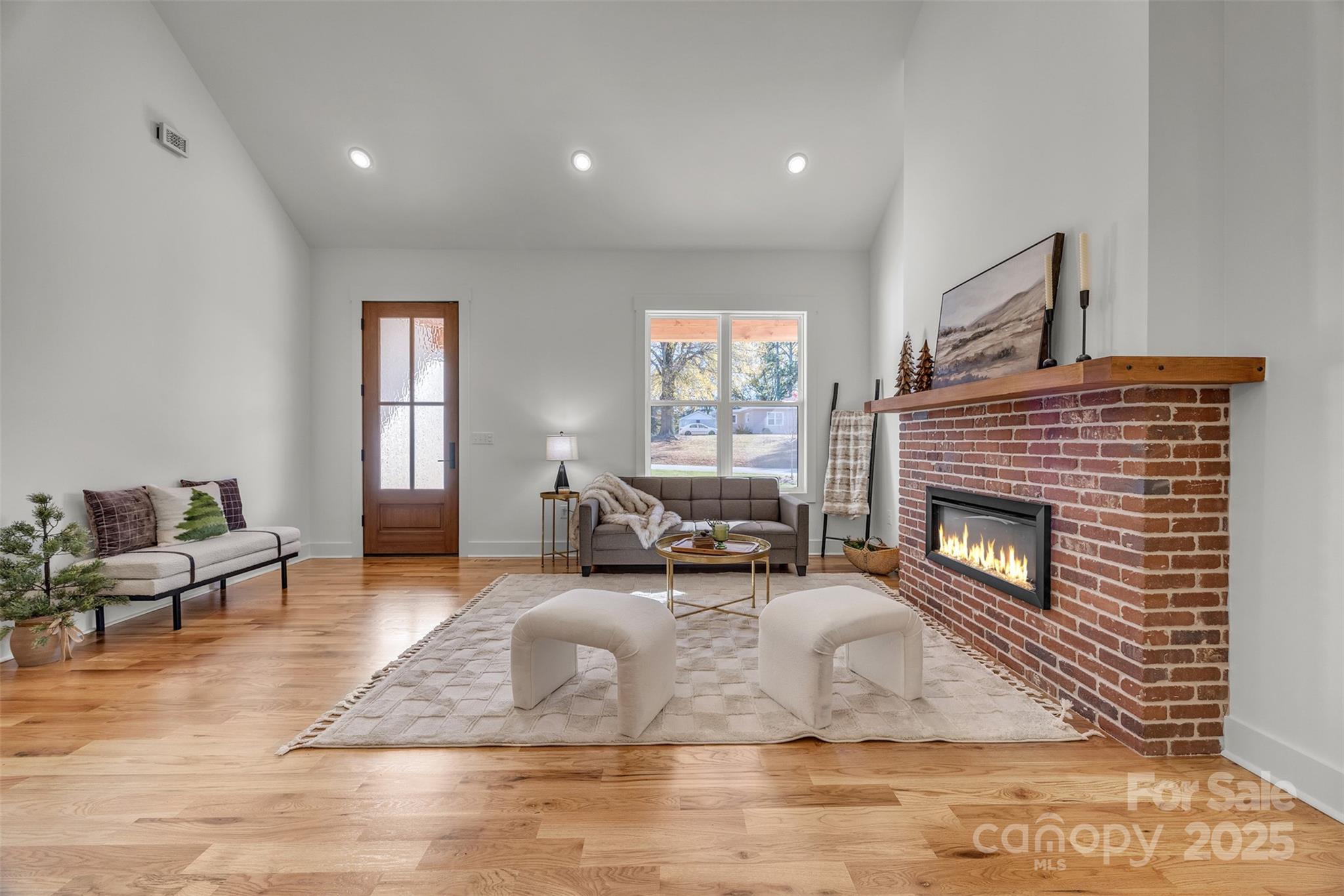 77 2nd Avenue SE