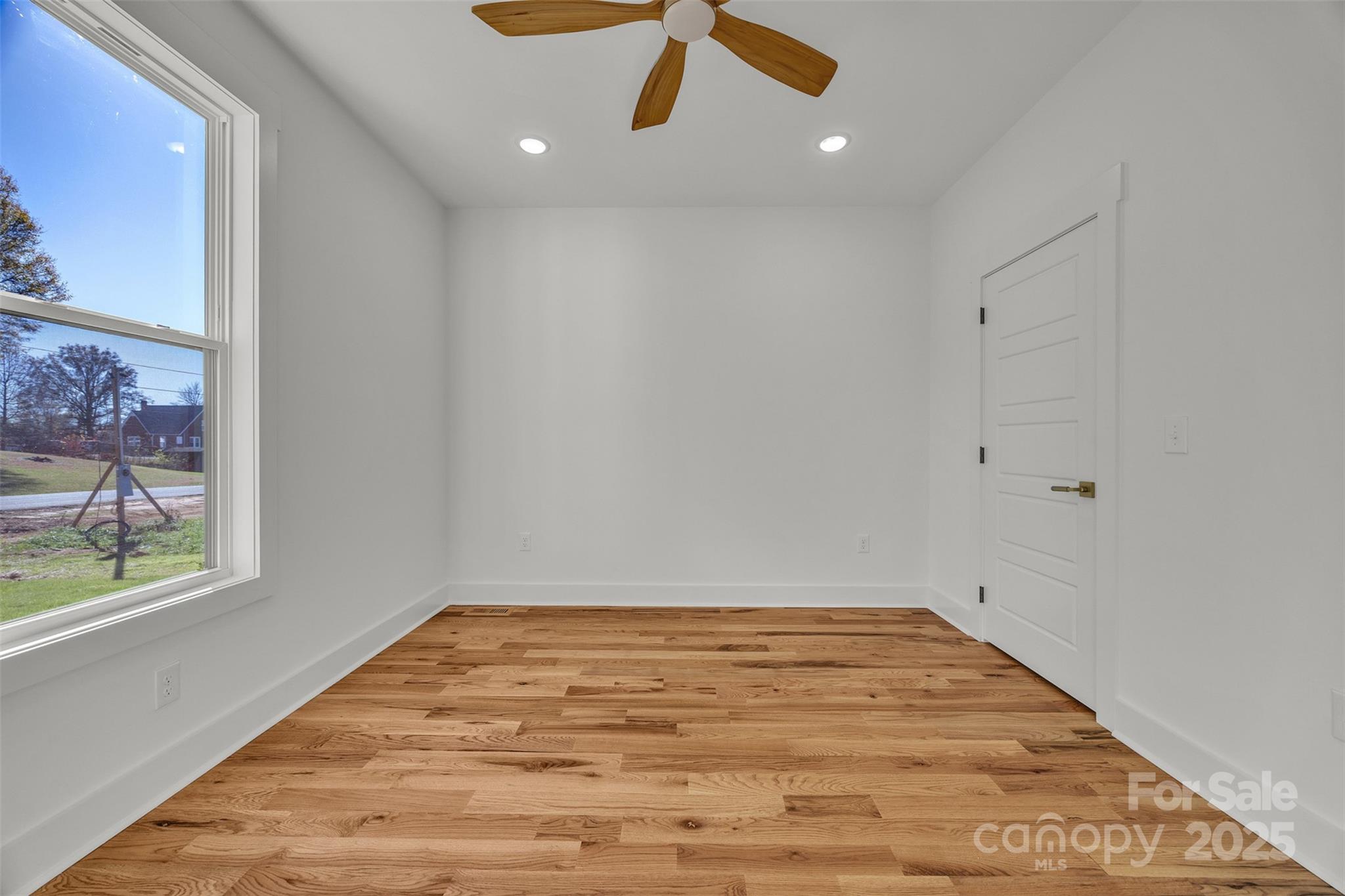 77 2nd Avenue SE