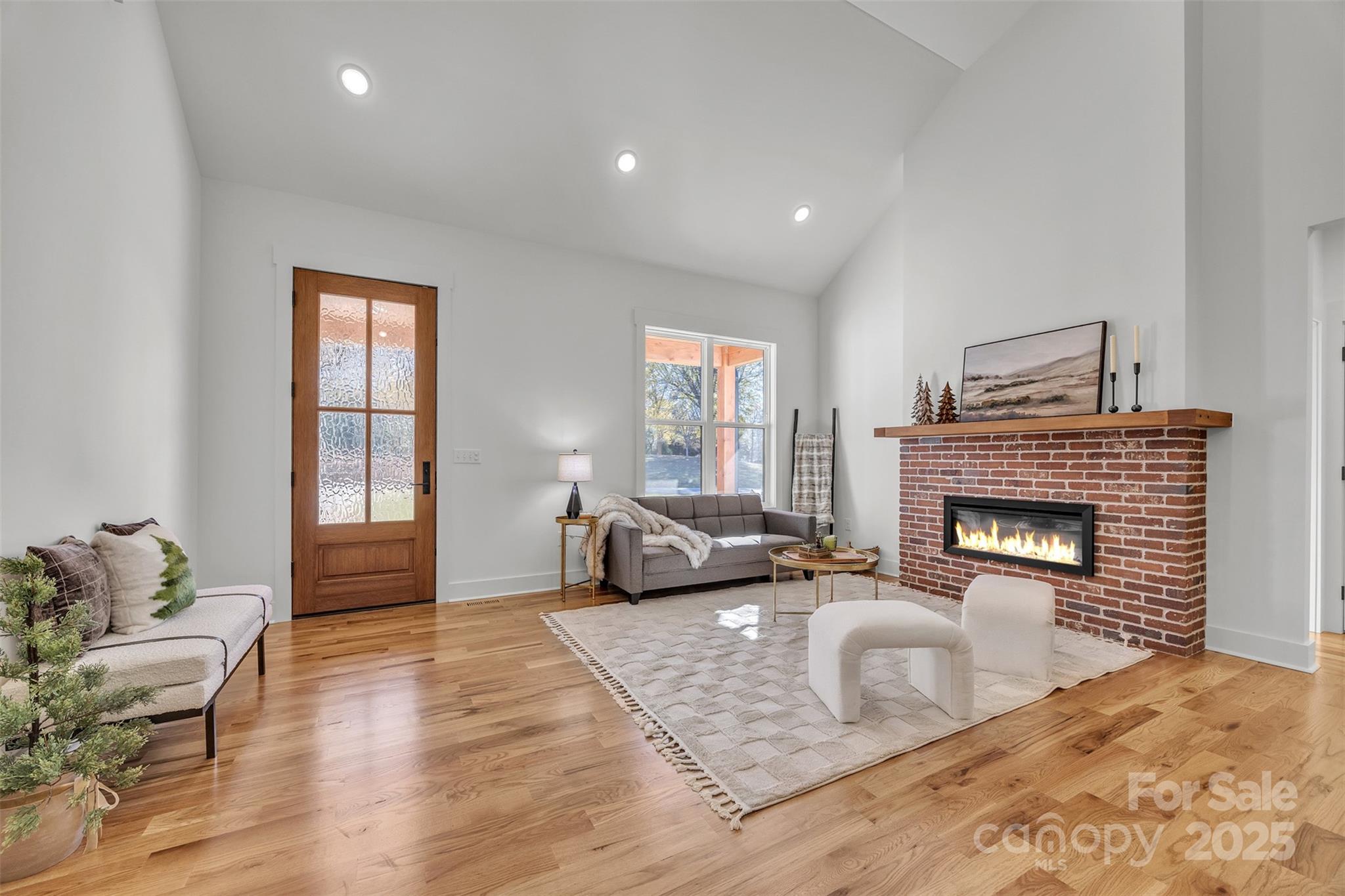 77 2nd Avenue SE