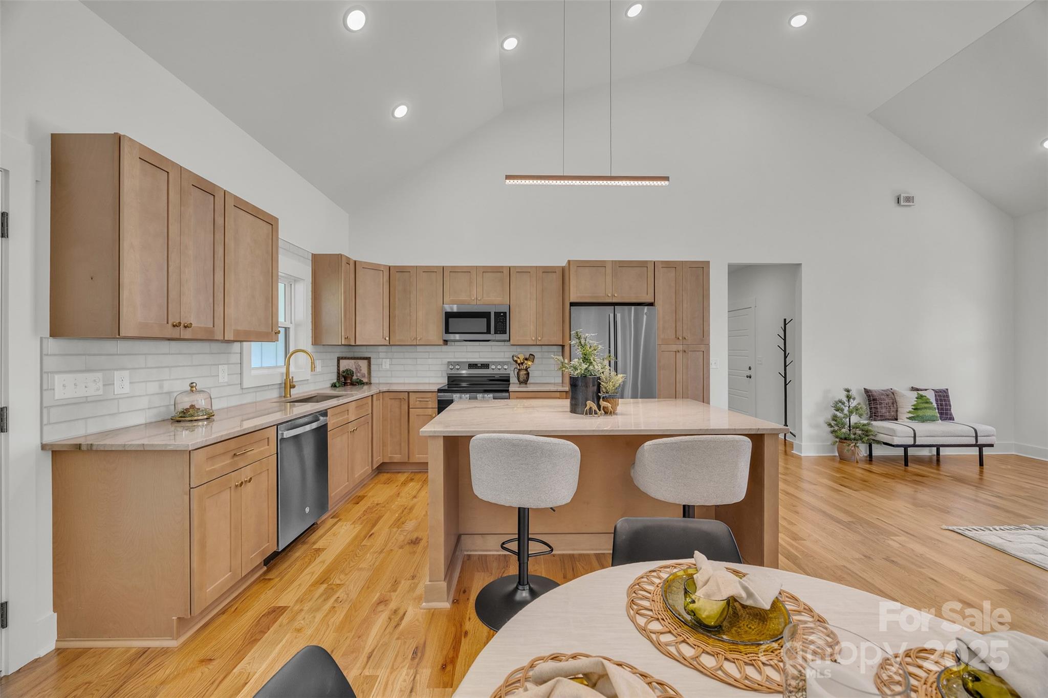 77 2nd Avenue SE