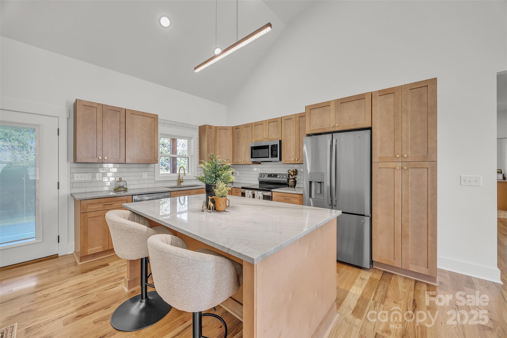 77 2nd Avenue SE