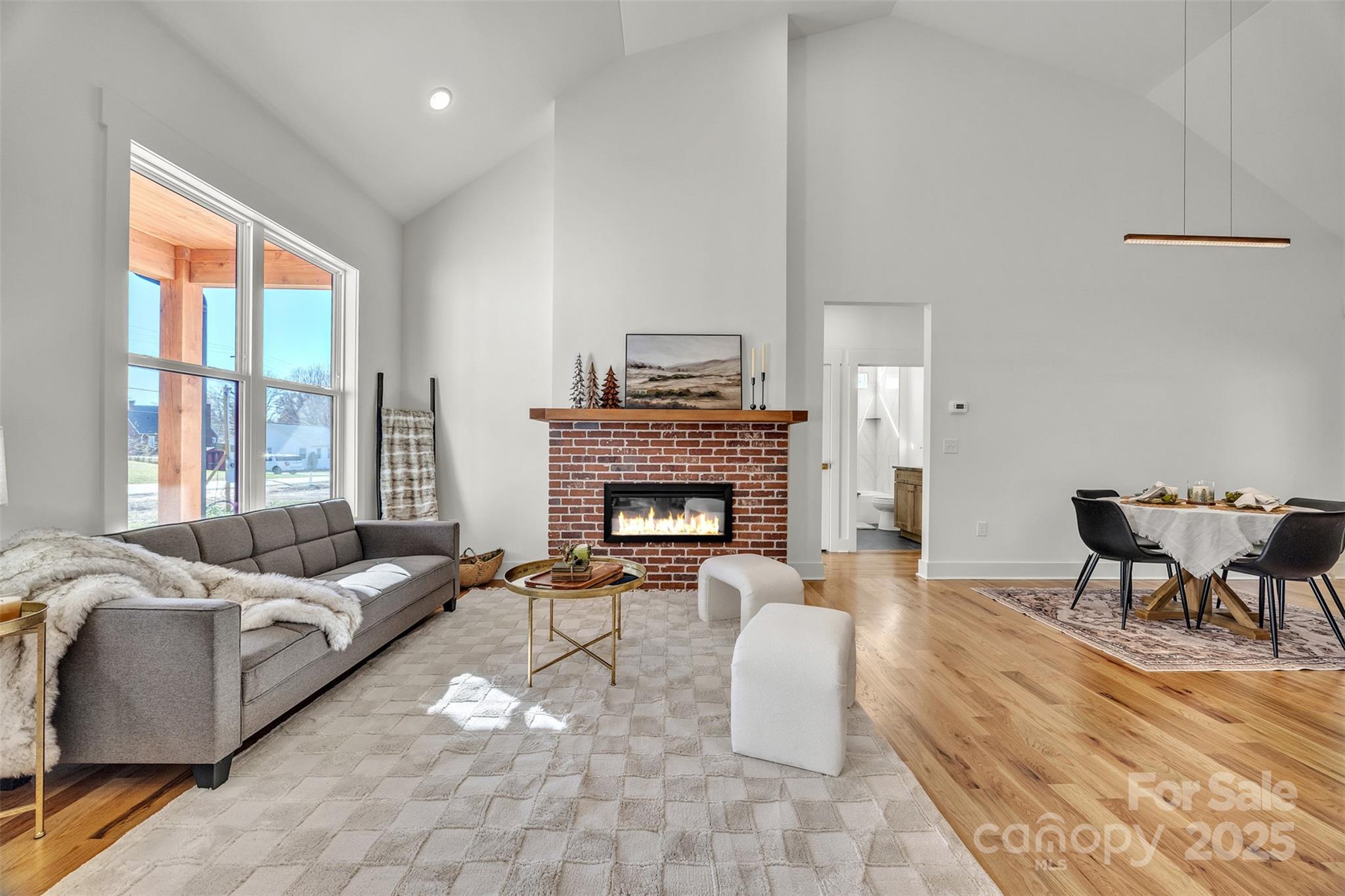 77 2nd Avenue SE