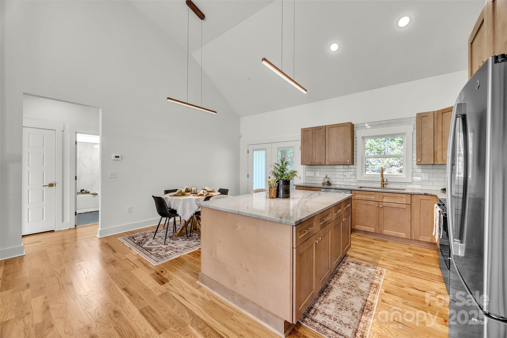 77 2nd Avenue SE