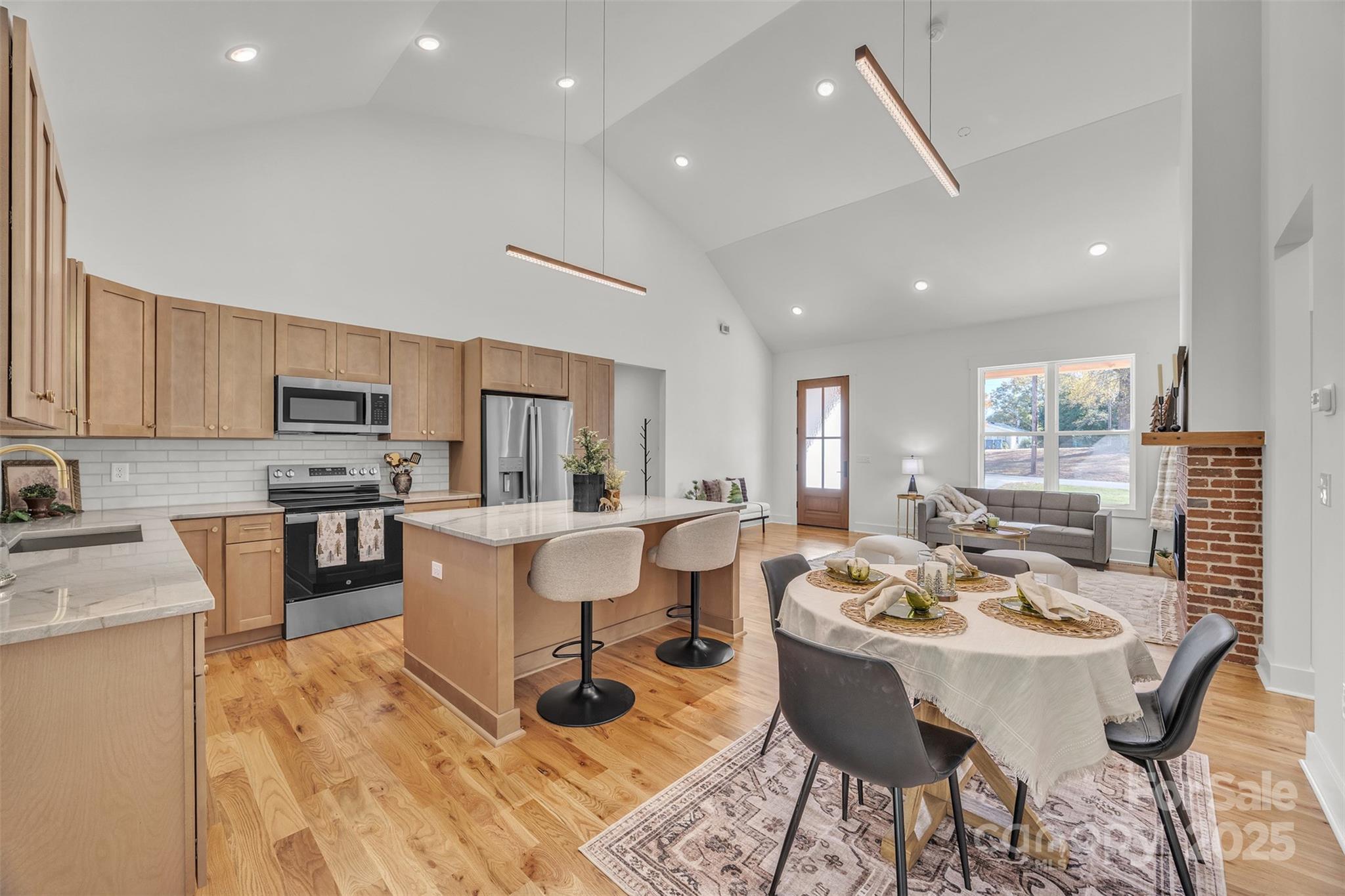 77 2nd Avenue SE