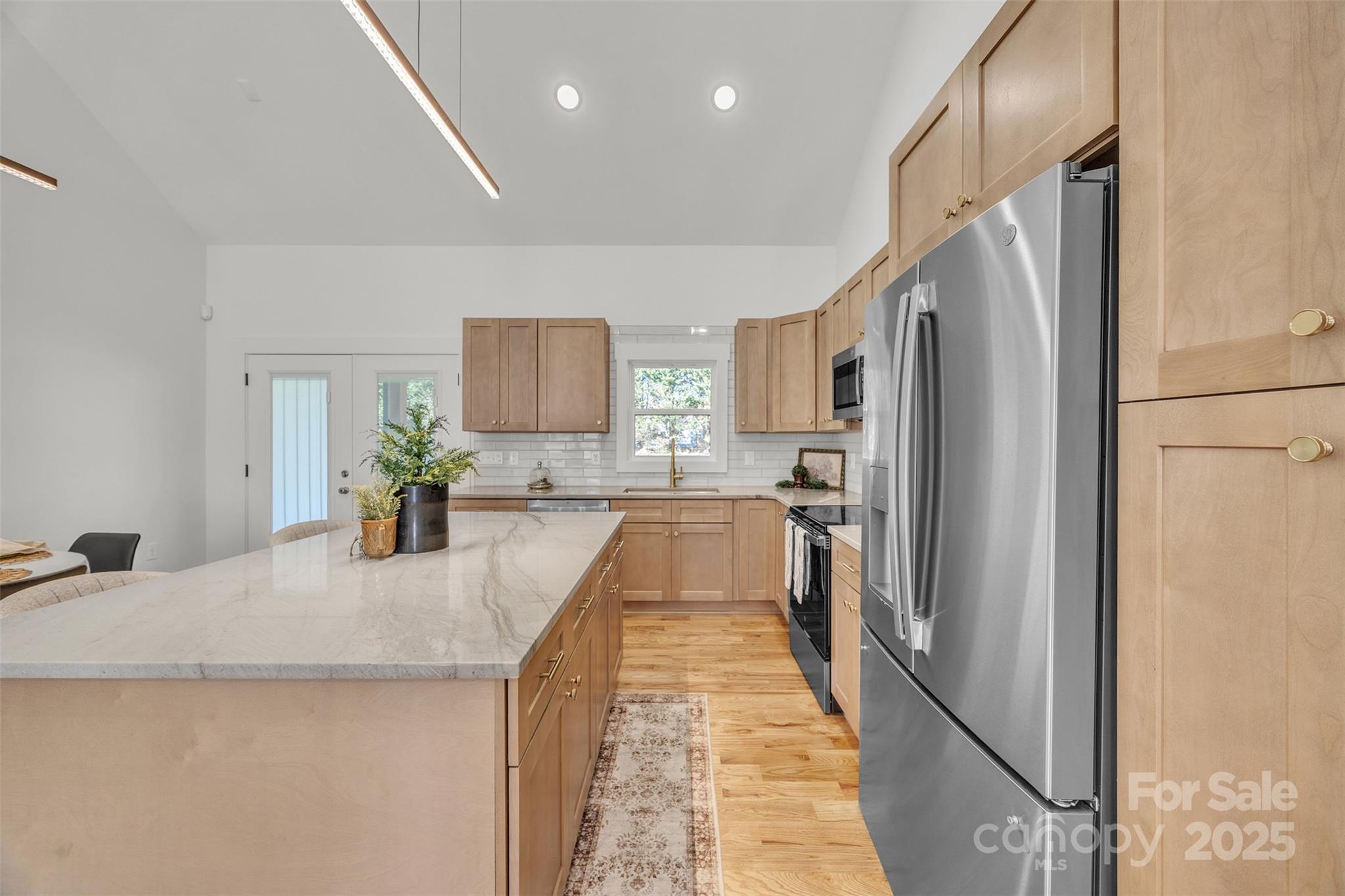 77 2nd Avenue SE
