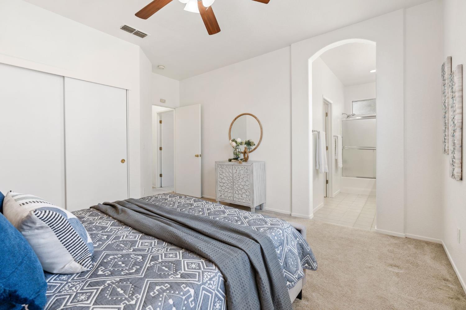 9184 Laguna Center Circle