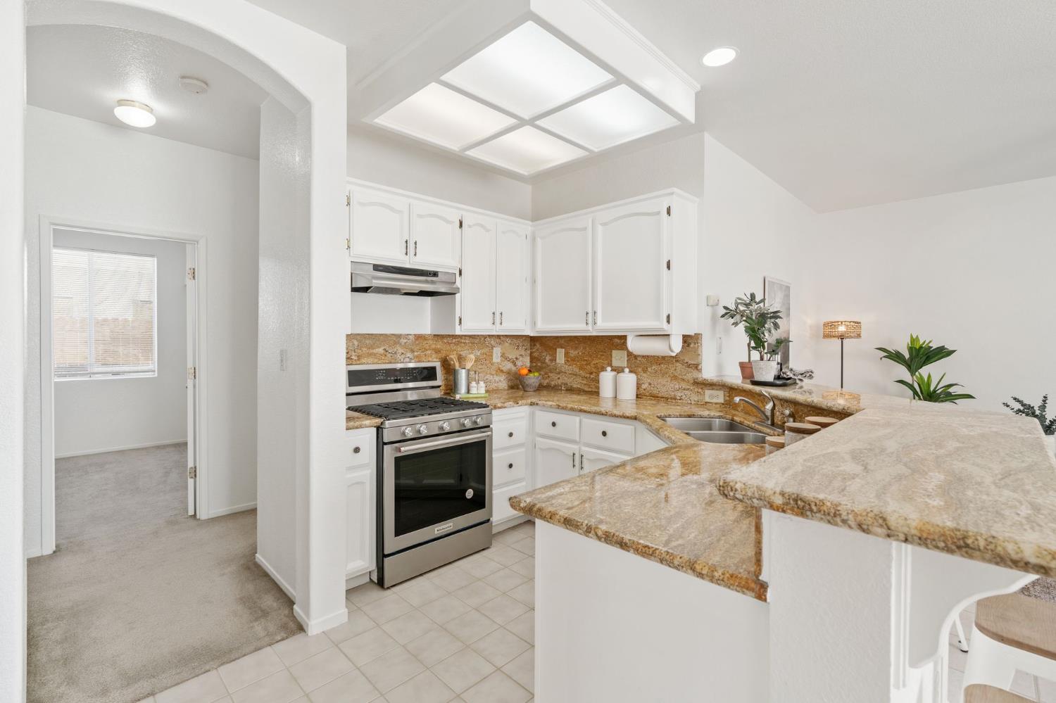 9184 Laguna Center Circle