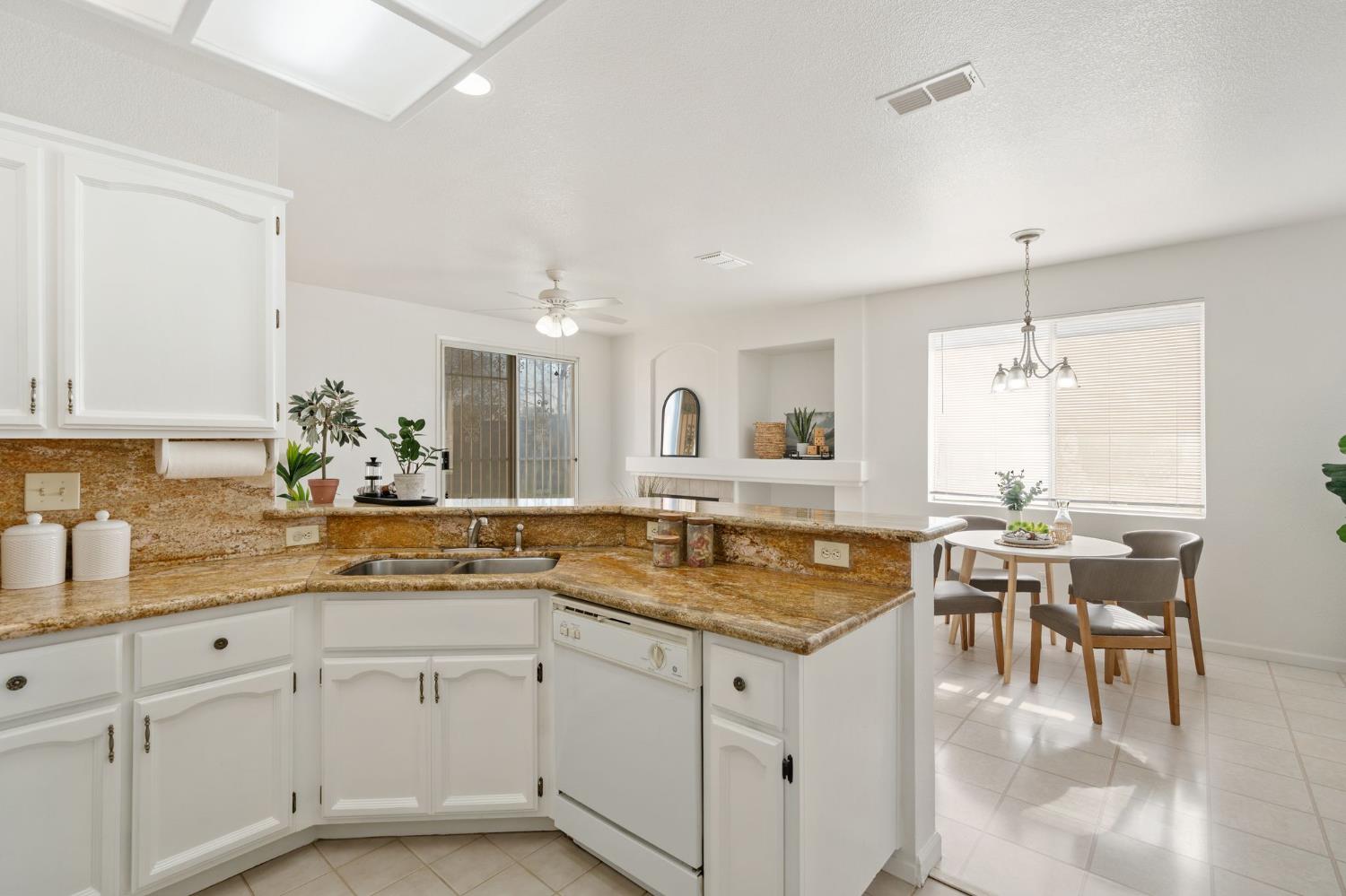 9184 Laguna Center Circle
