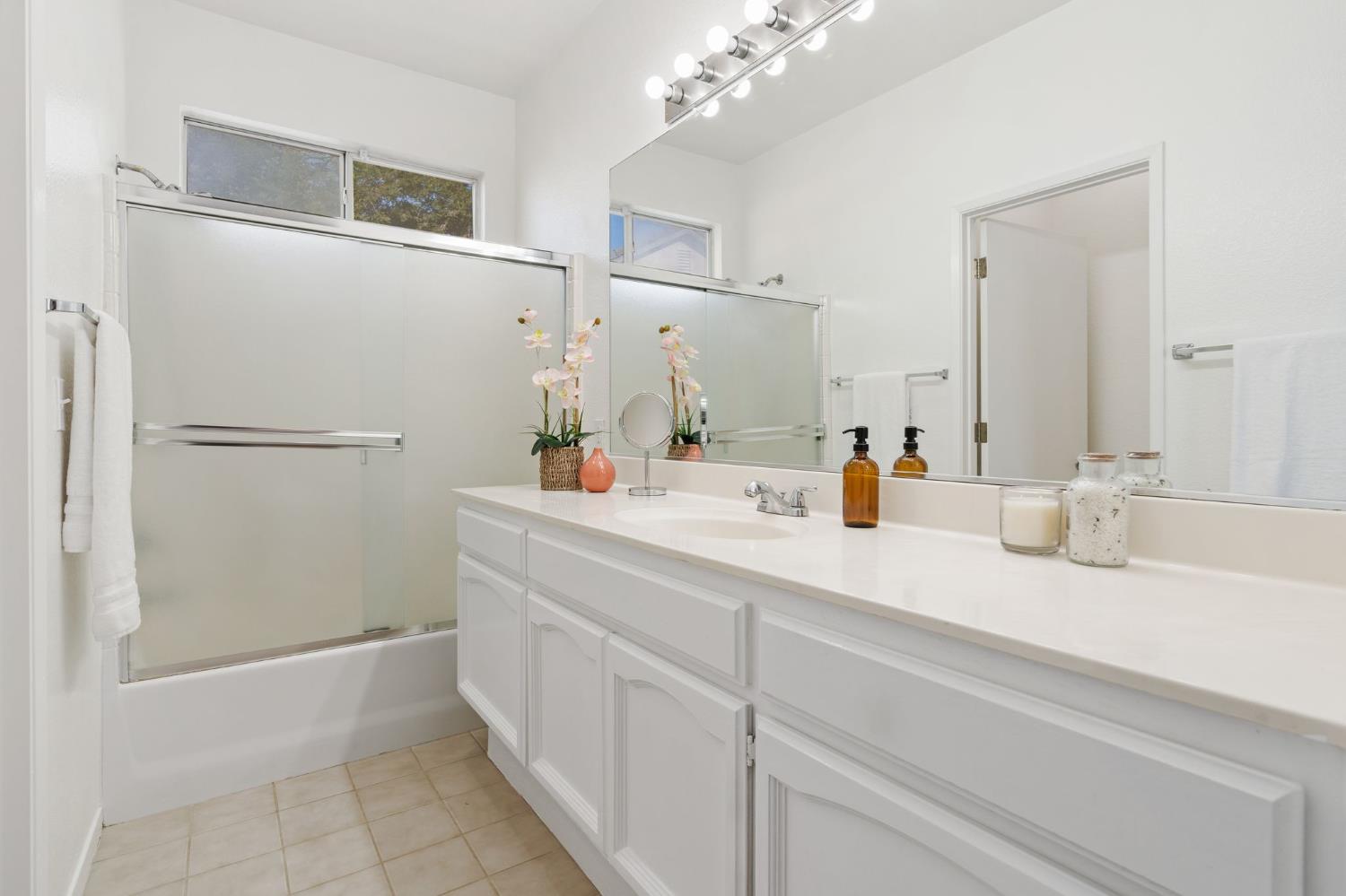 9184 Laguna Center Circle