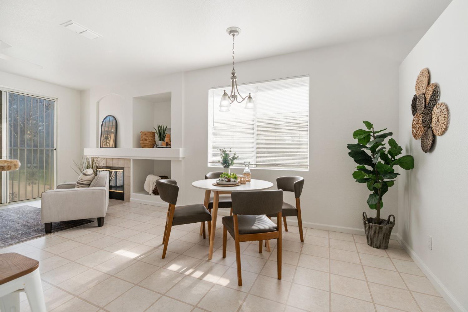 9184 Laguna Center Circle