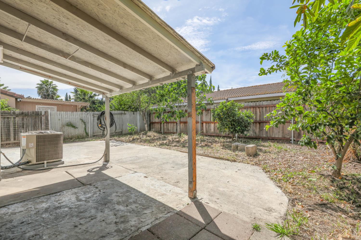 8104 Port Royale Way