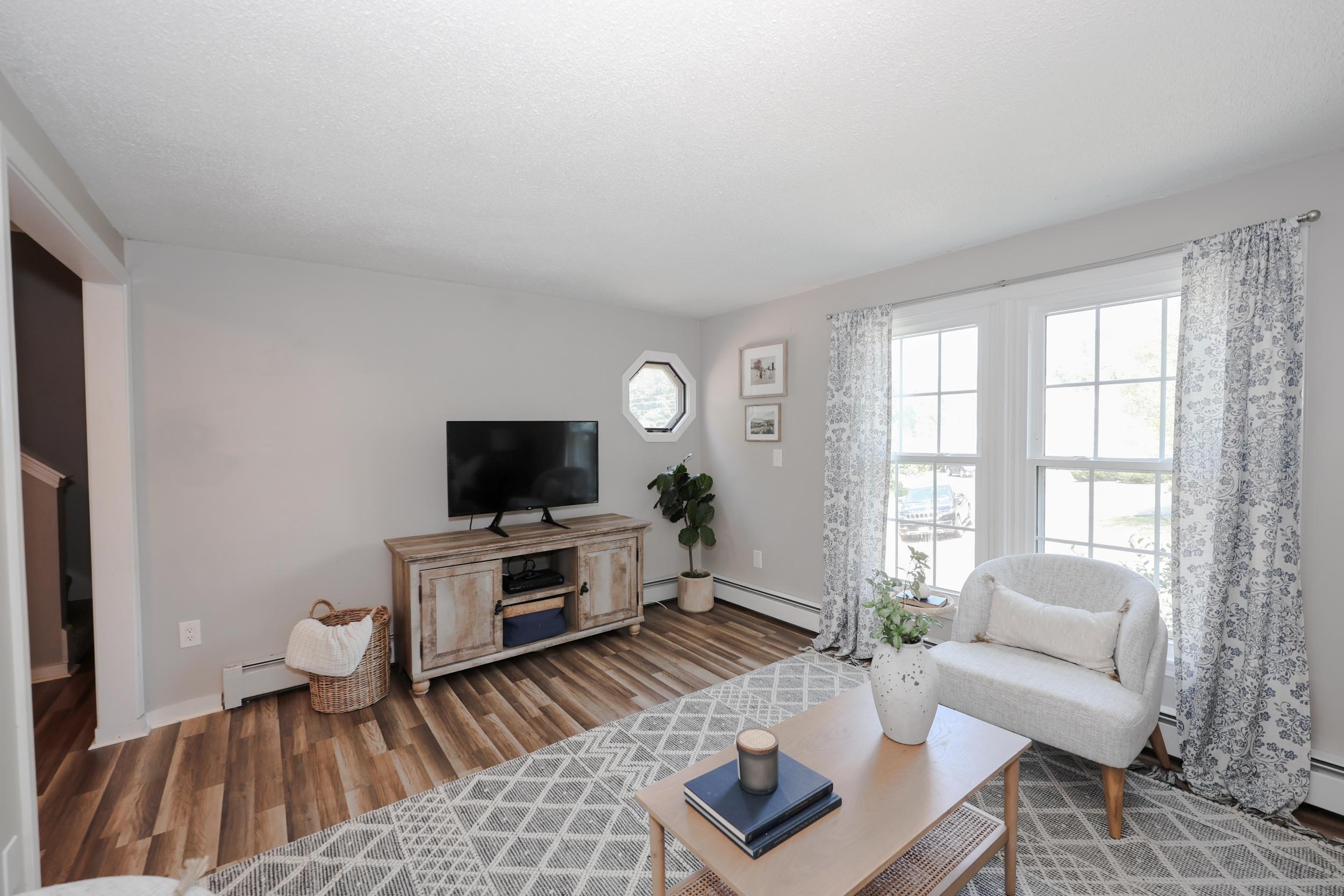 5 Richardson Drive Unit: R