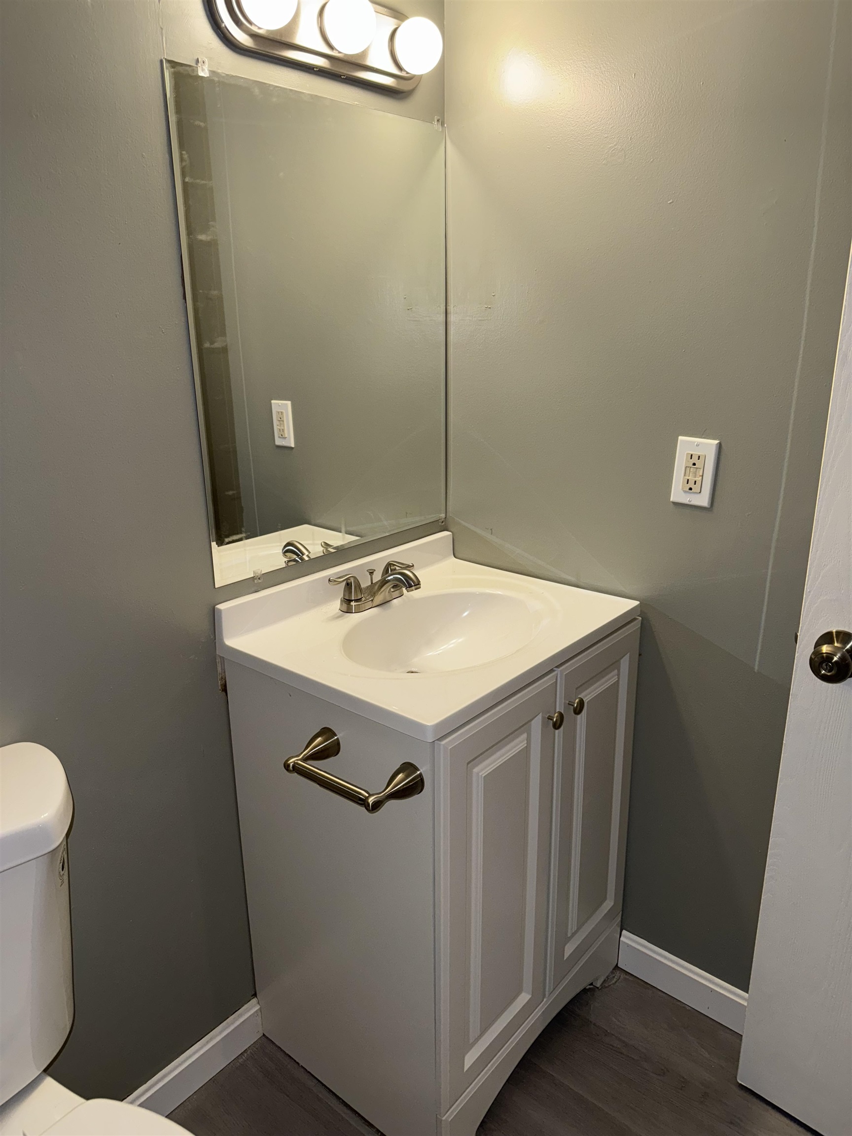 12 East Side Drive Unit: 4-13