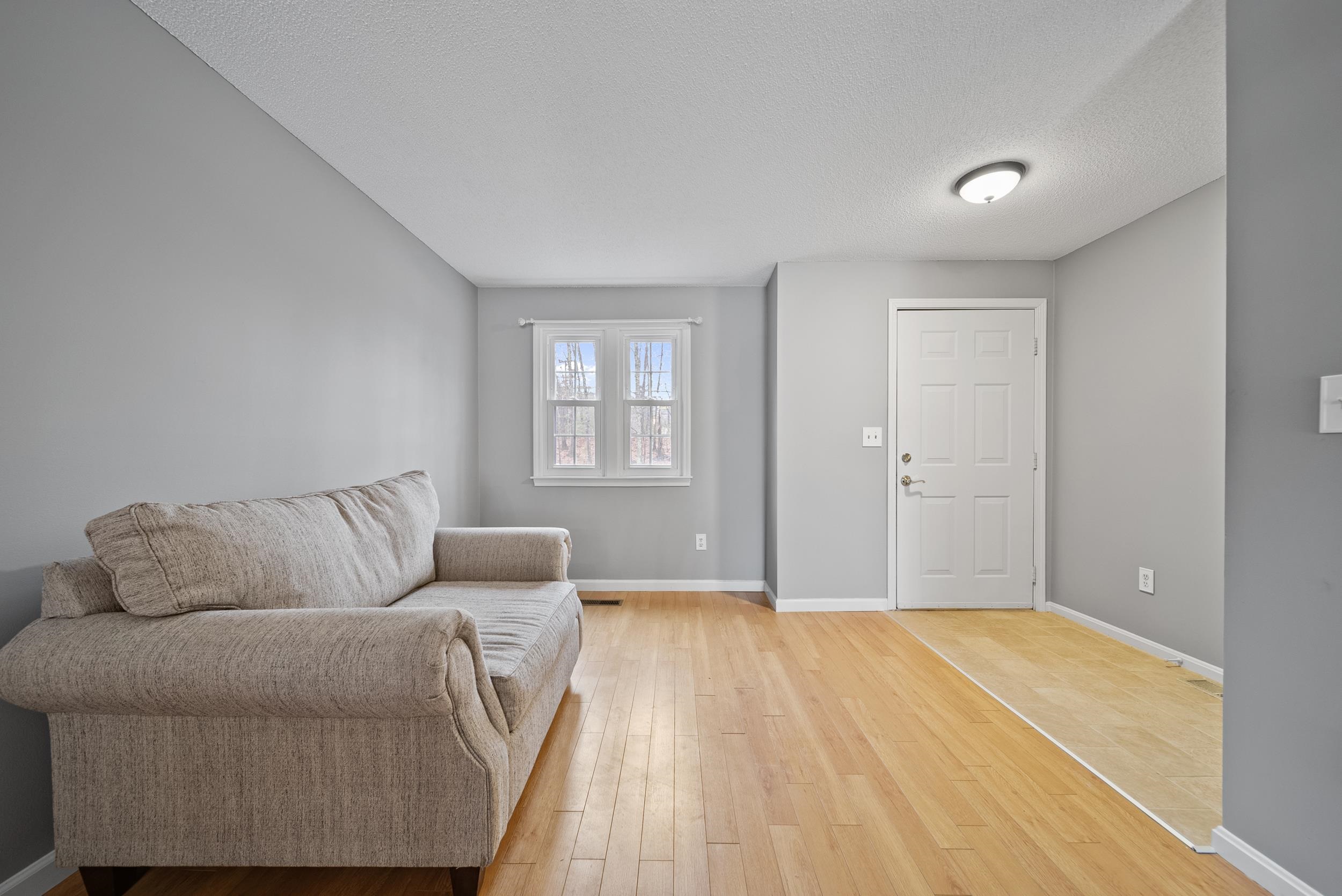 922 fox hollow Way Unit: 922