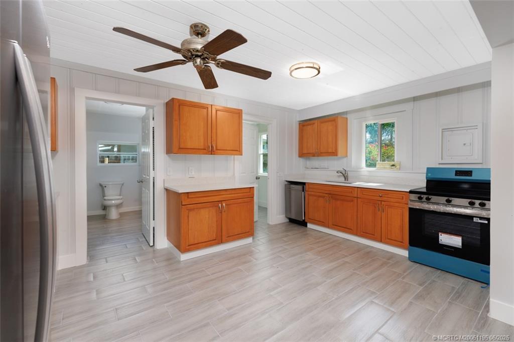 1073 NE Orange Avenue