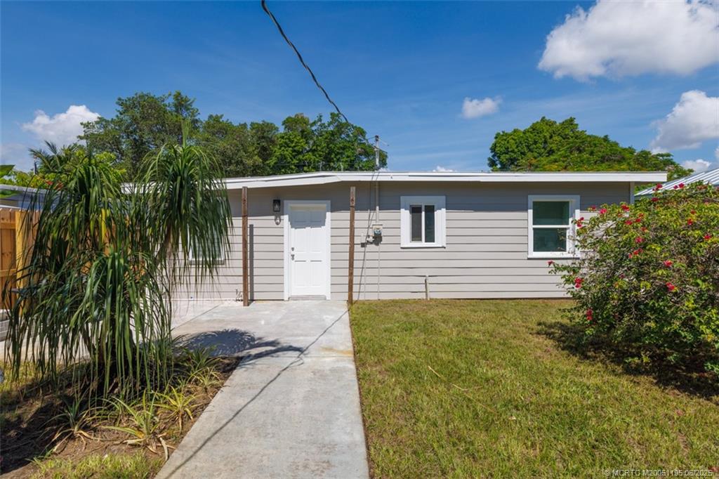 1073 NE Orange Avenue