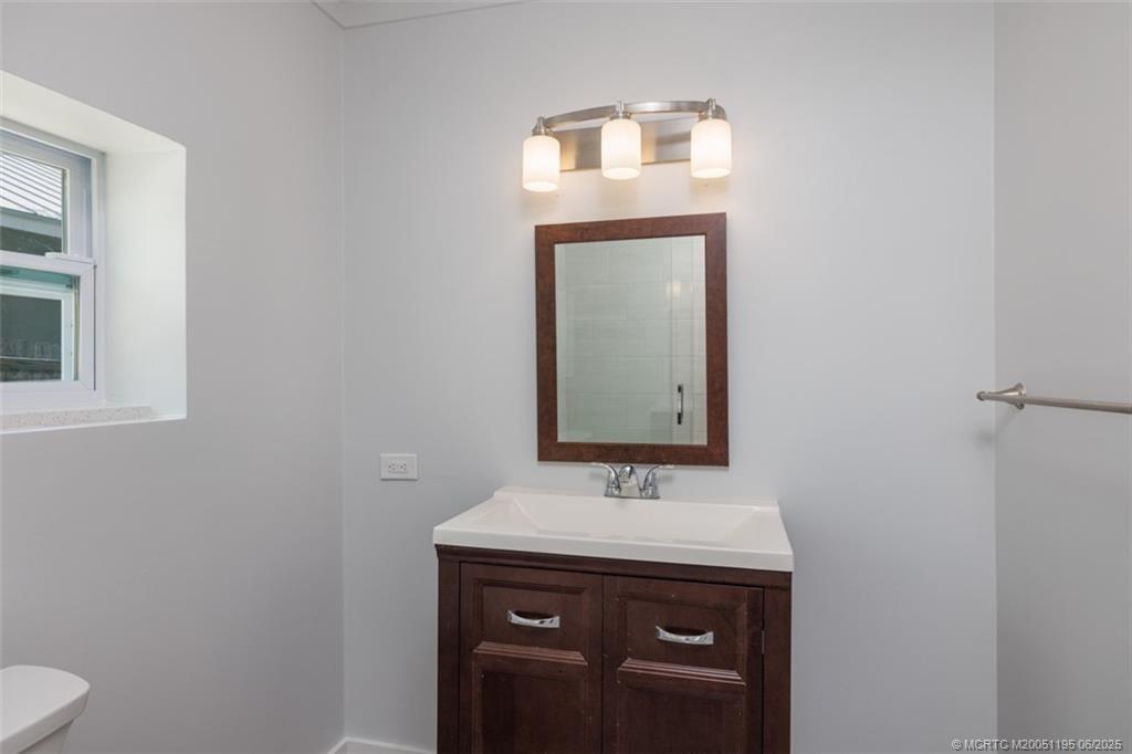 1073 NE Orange Avenue