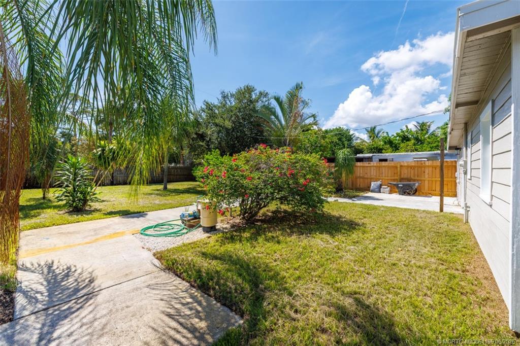 1073 NE Orange Avenue