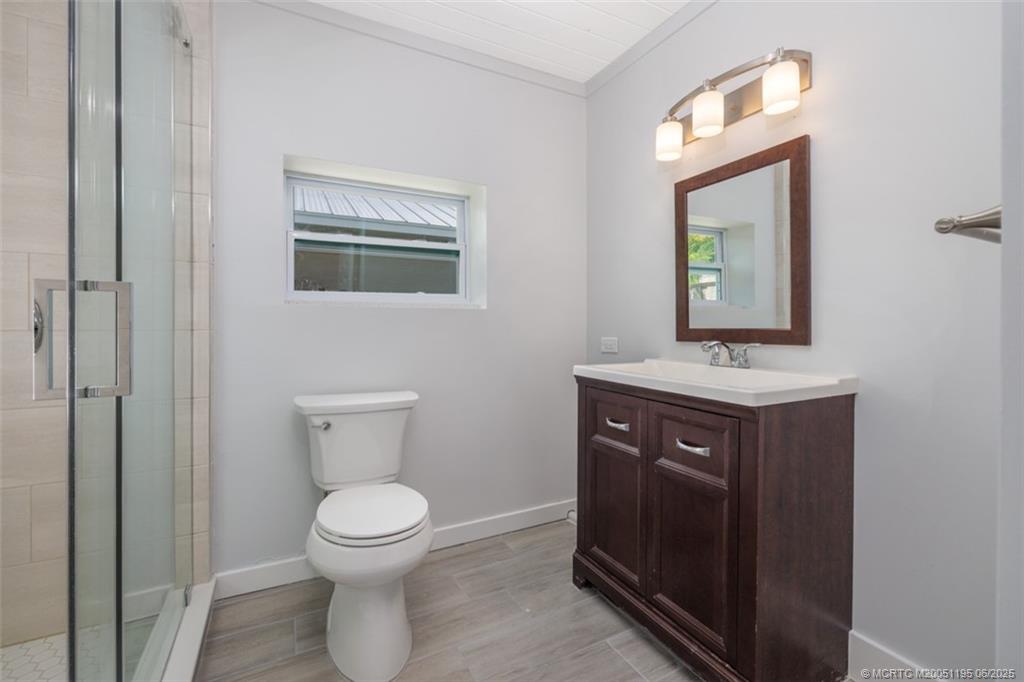 1073 NE Orange Avenue