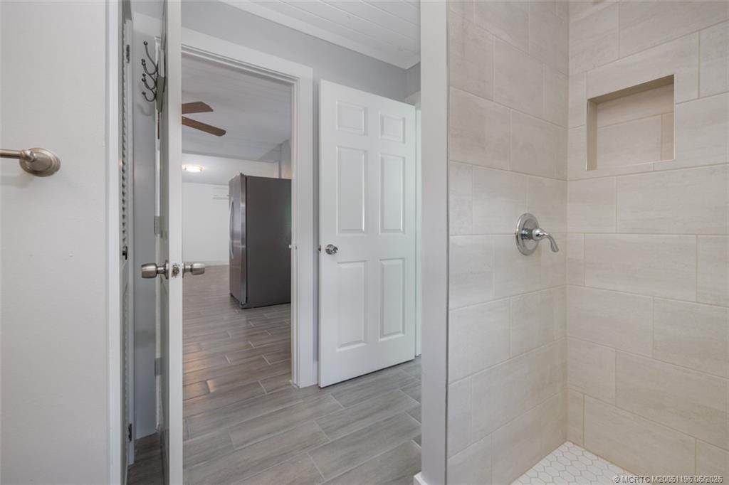 1073 NE Orange Avenue