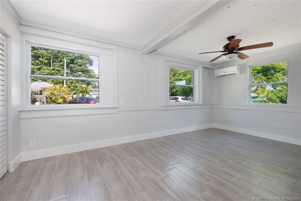 1073 NE Orange Avenue