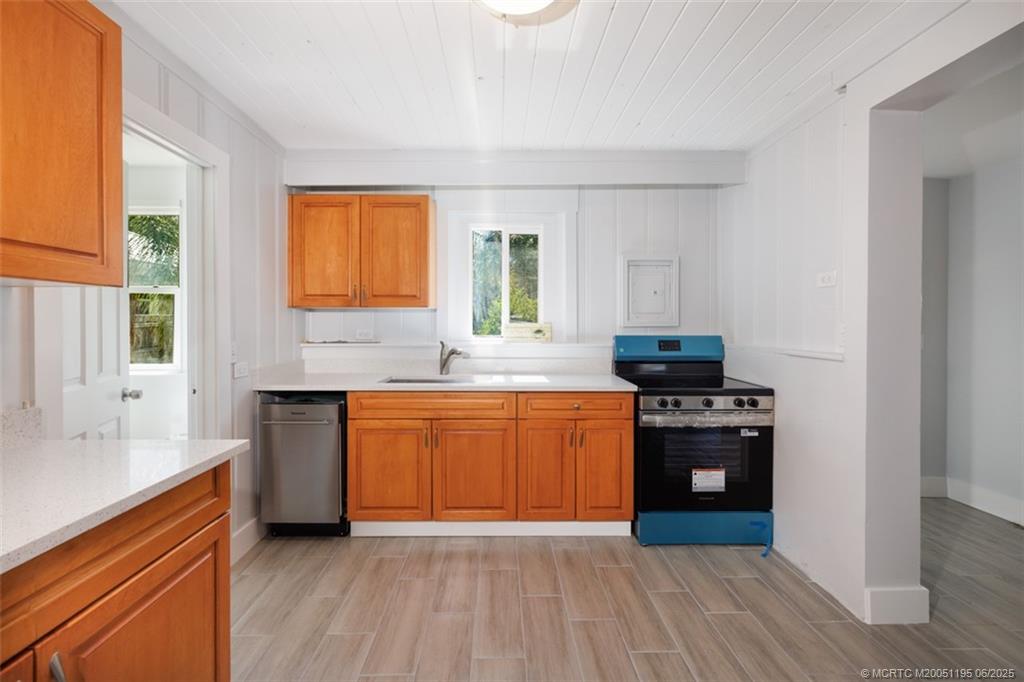 1073 NE Orange Avenue