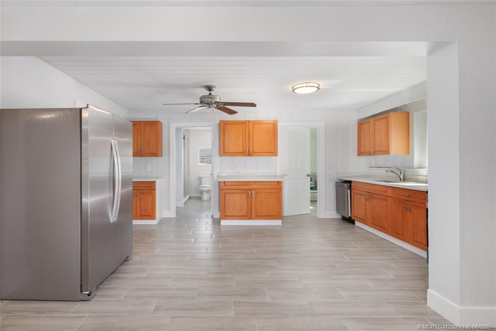 1073 NE Orange Avenue