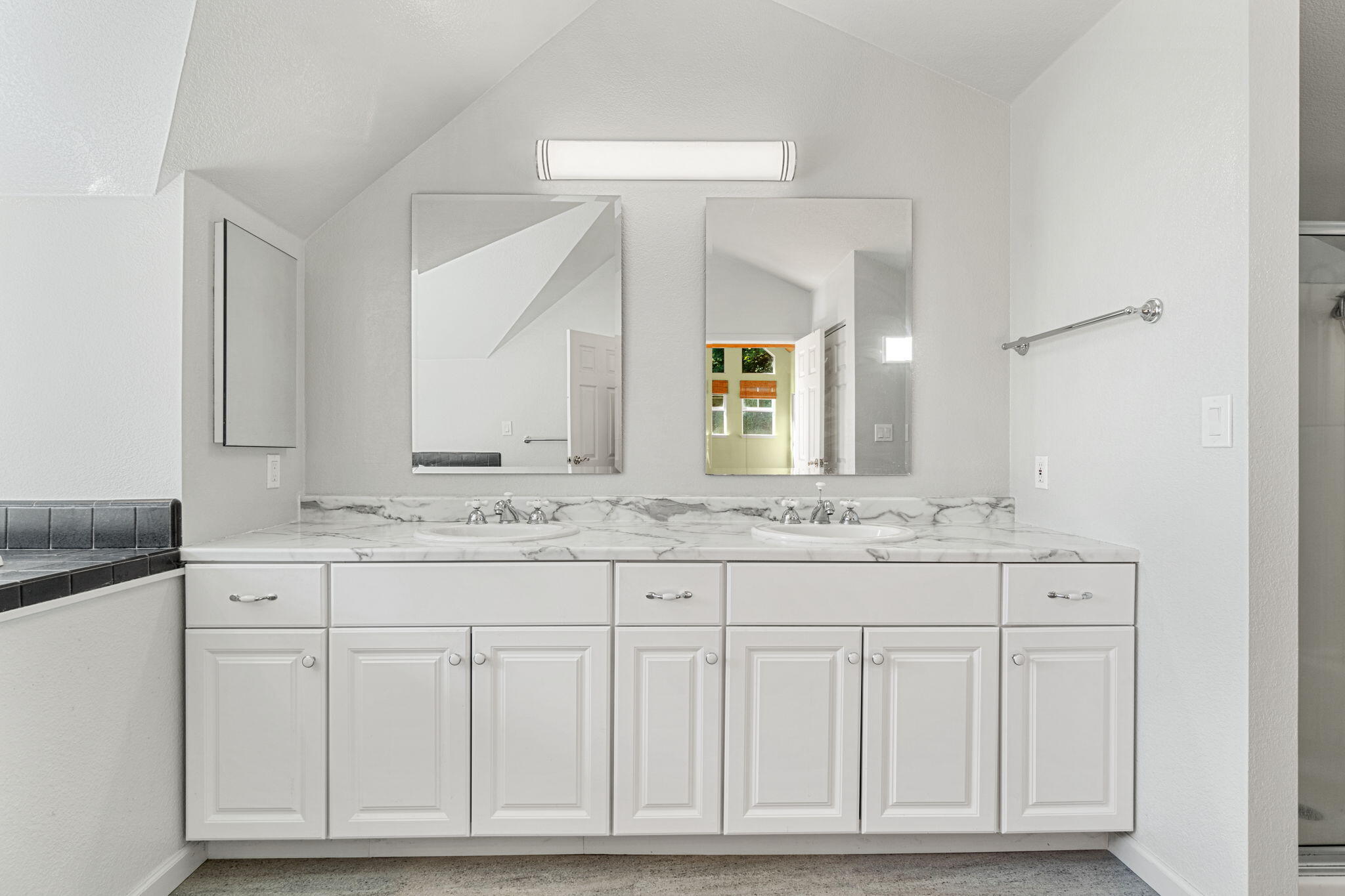 2340 Greenwood Heights Drive