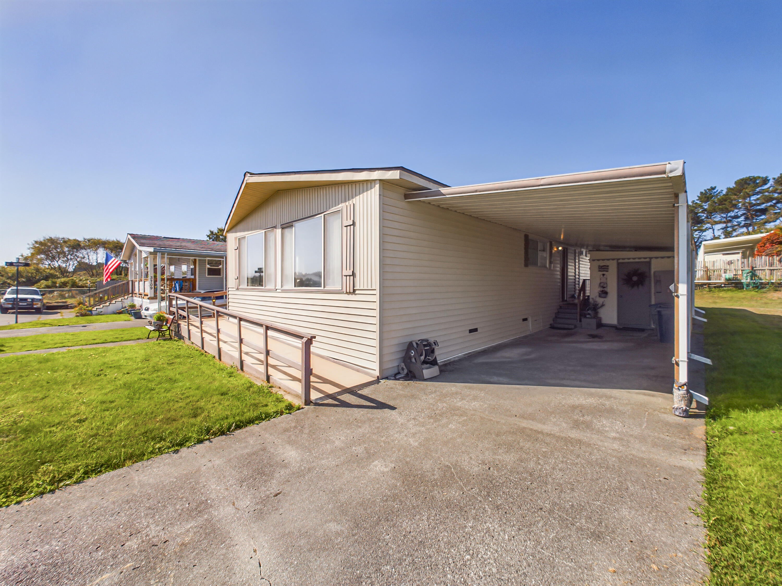 3719 Quarter Way, 3719 Q