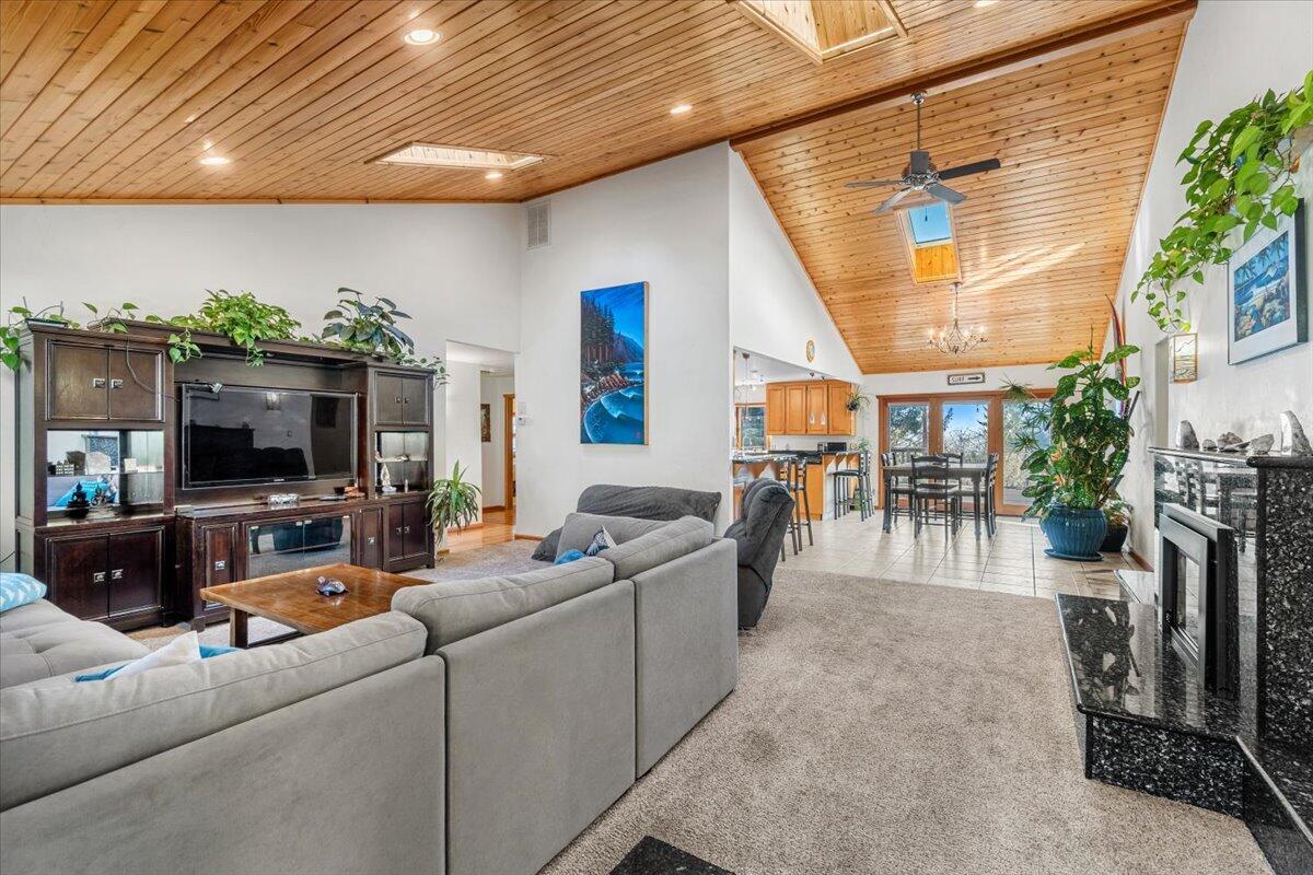 1636 Tompkins Hill Road