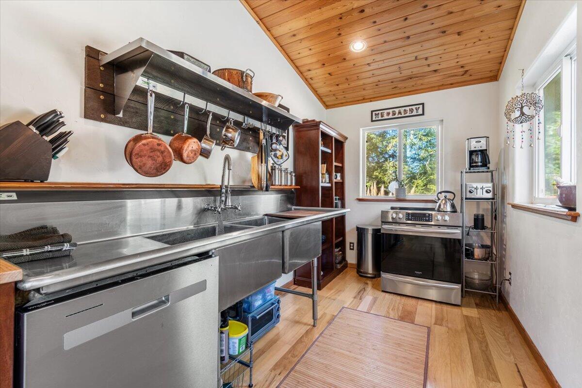 1636 Tompkins Hill Road