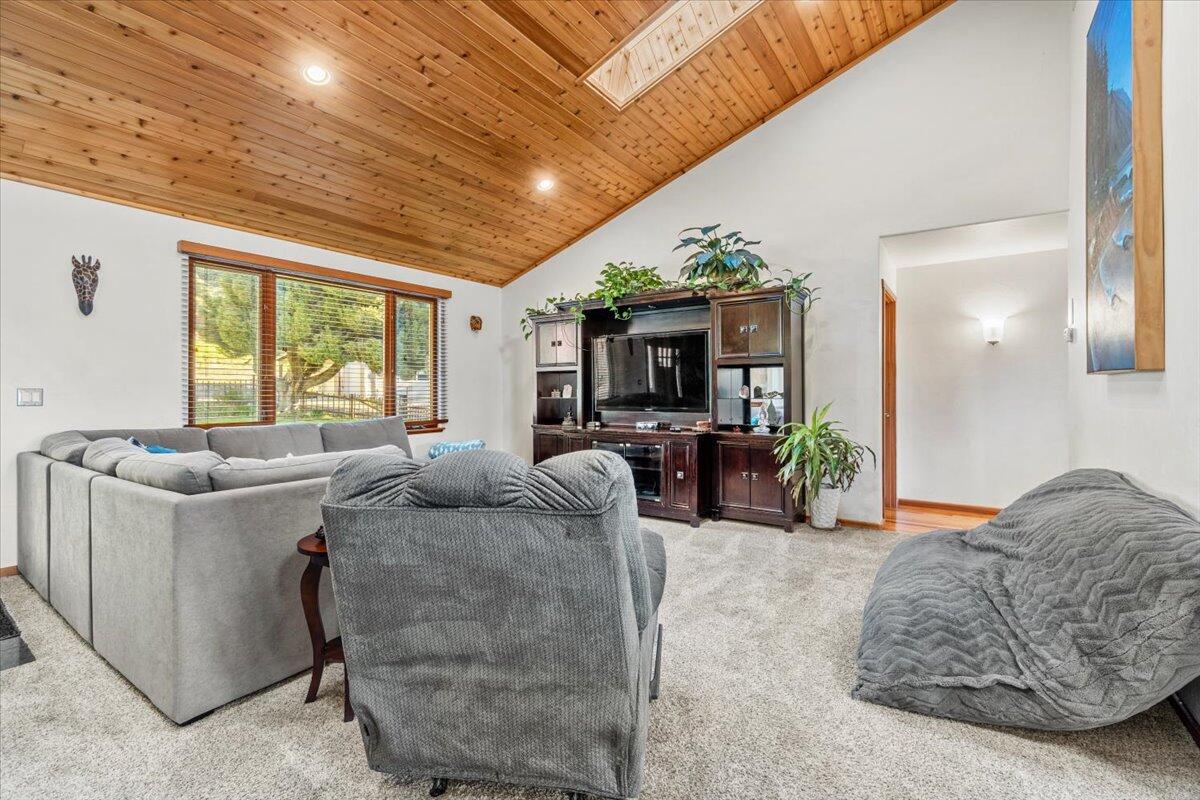 1636 Tompkins Hill Road