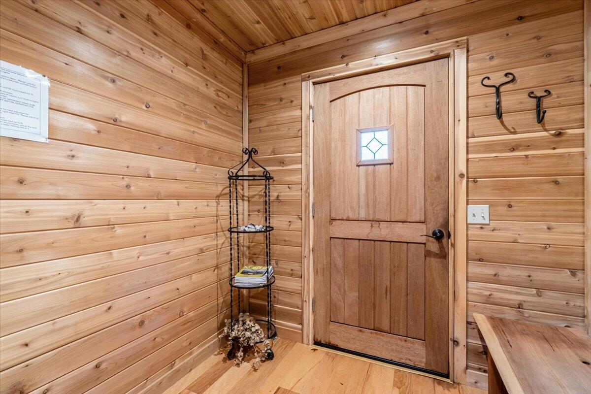 1636 Tompkins Hill Road