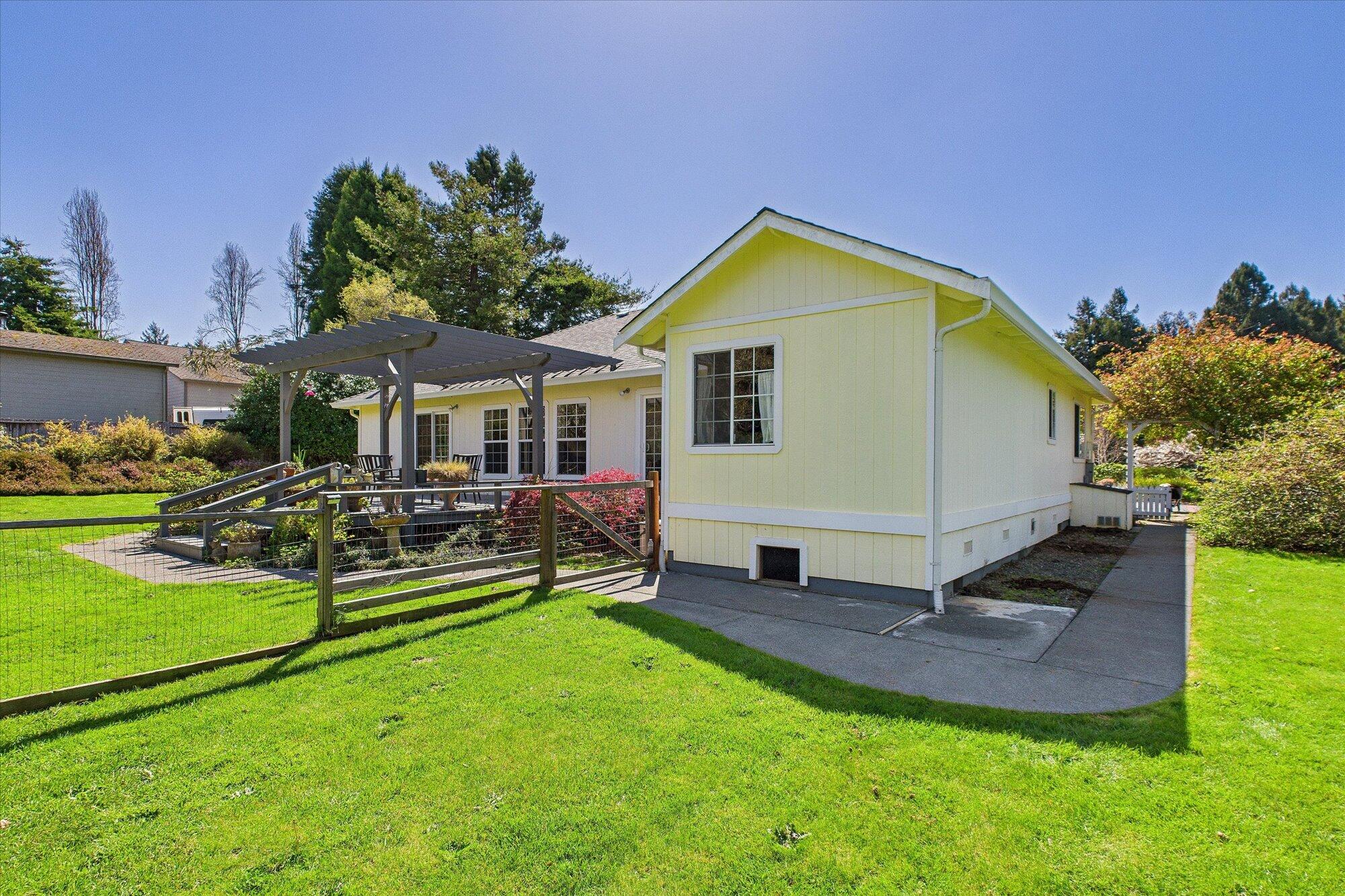 1275 Creek Court, McKinleyville