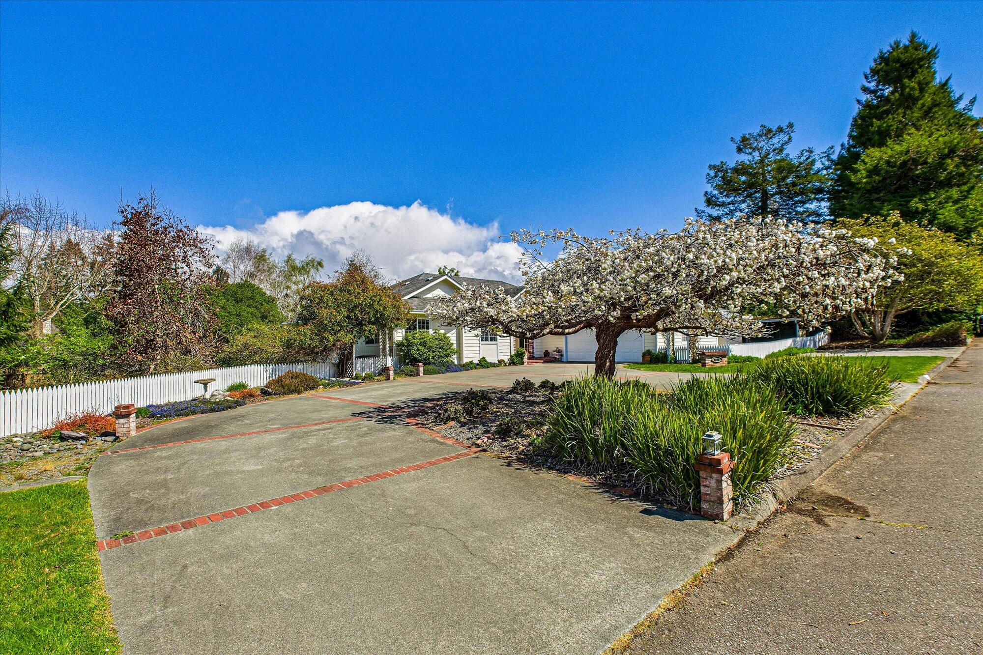 1275 Creek Court, McKinleyville