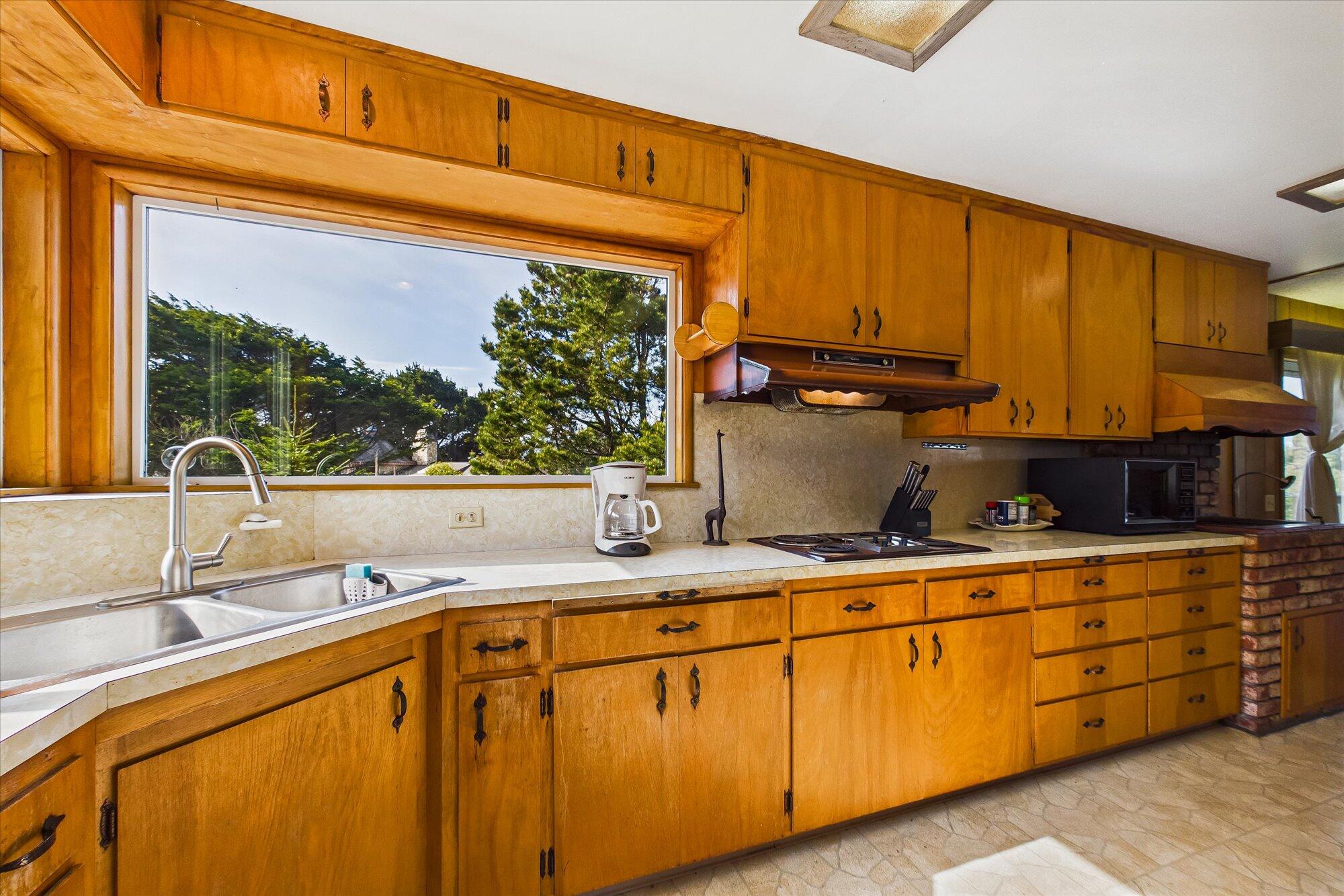 2670 Kelly Avenue, McKinleyville