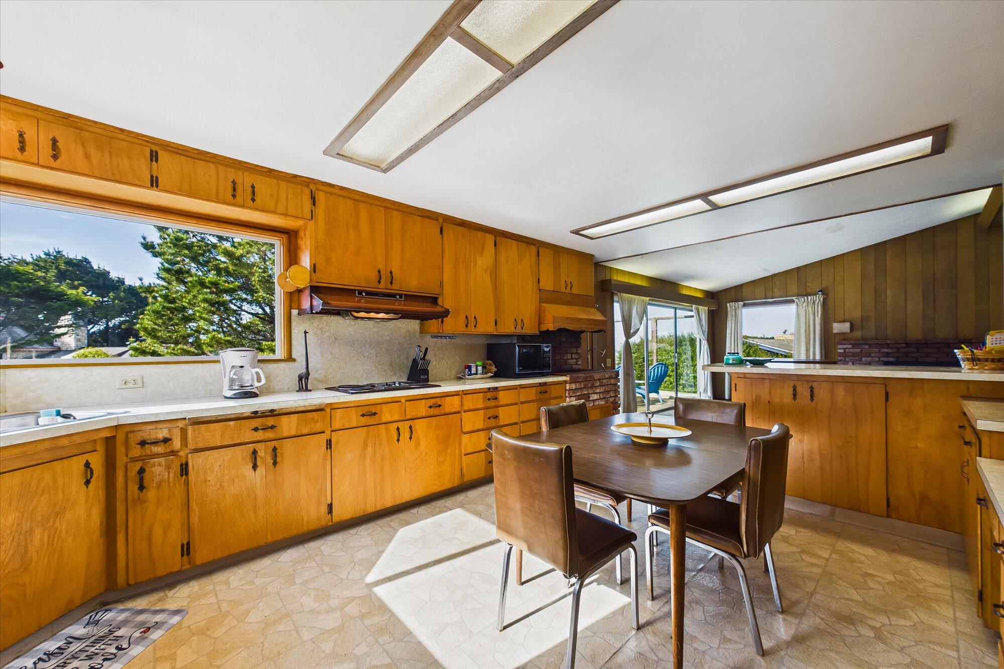 2670 Kelly Avenue, McKinleyville