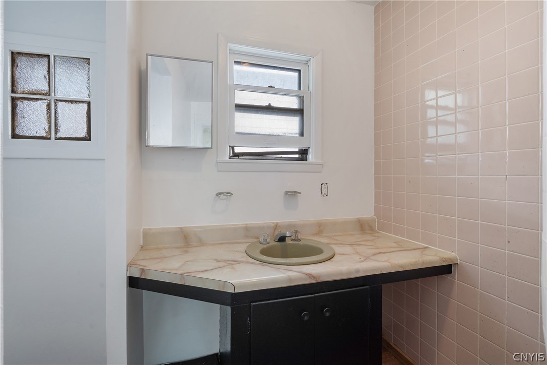 211-213-213 Elizabeth Street