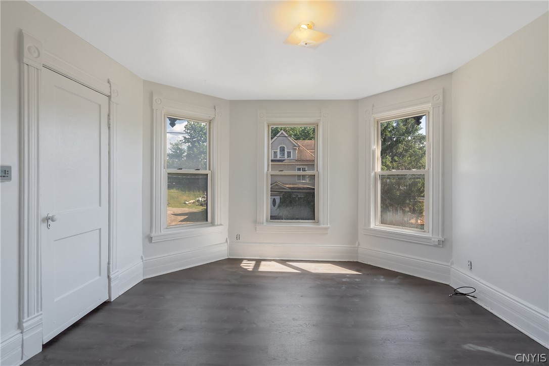 211-213-213 Elizabeth Street