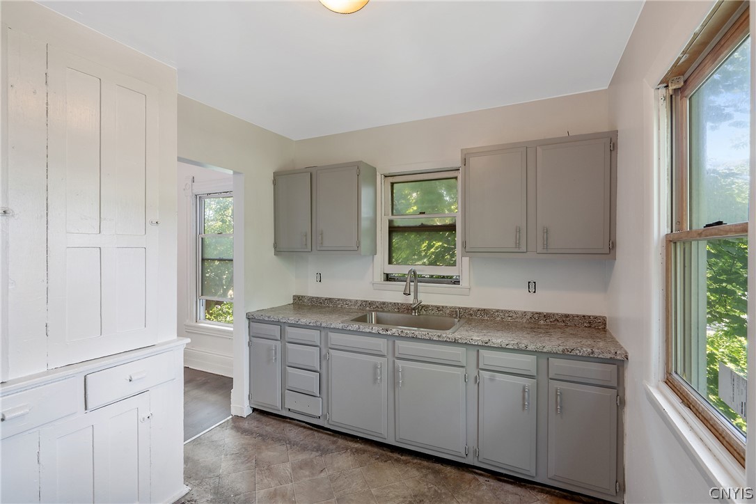 211-213-213 Elizabeth Street