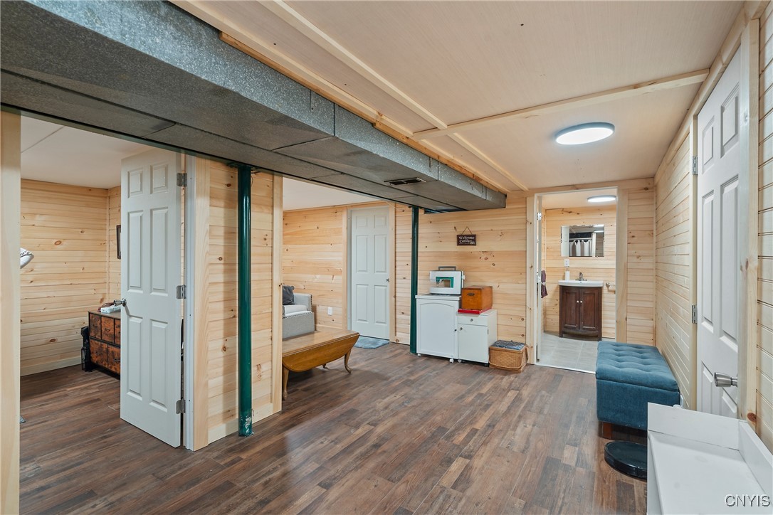 404 Wells Avenue East