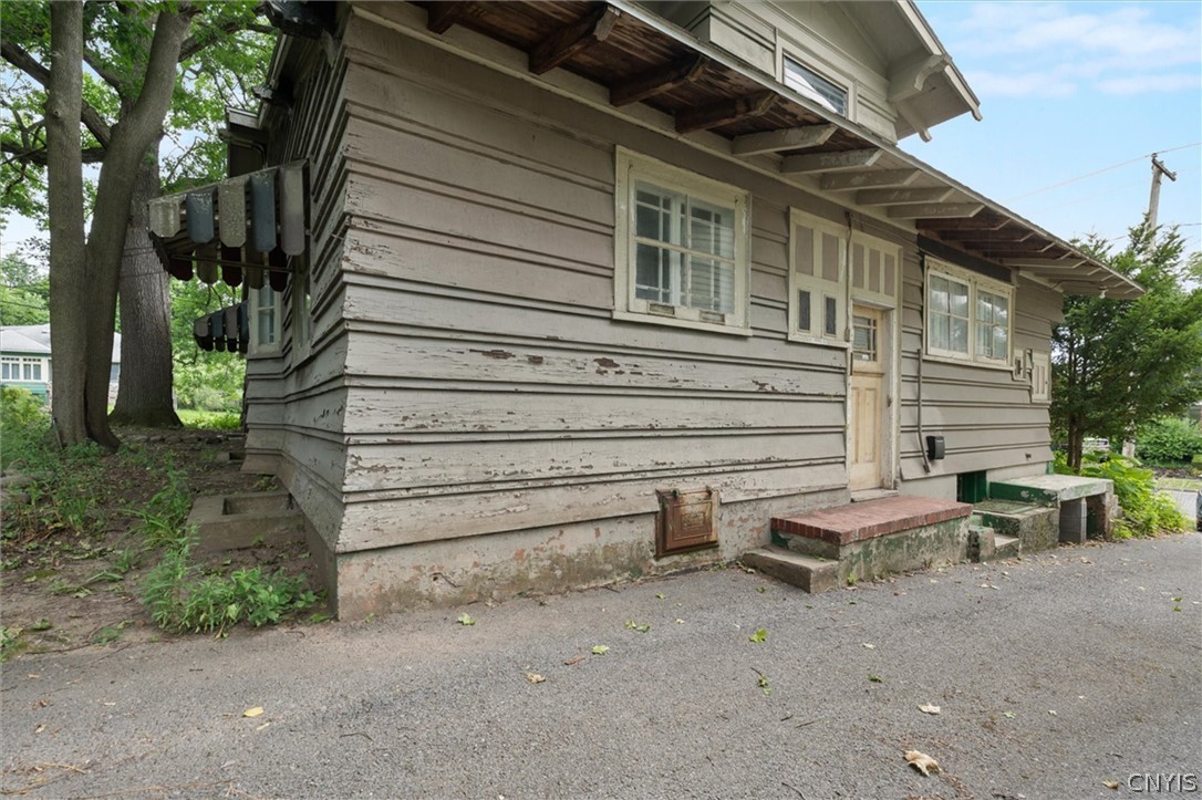 1035 Oak Street