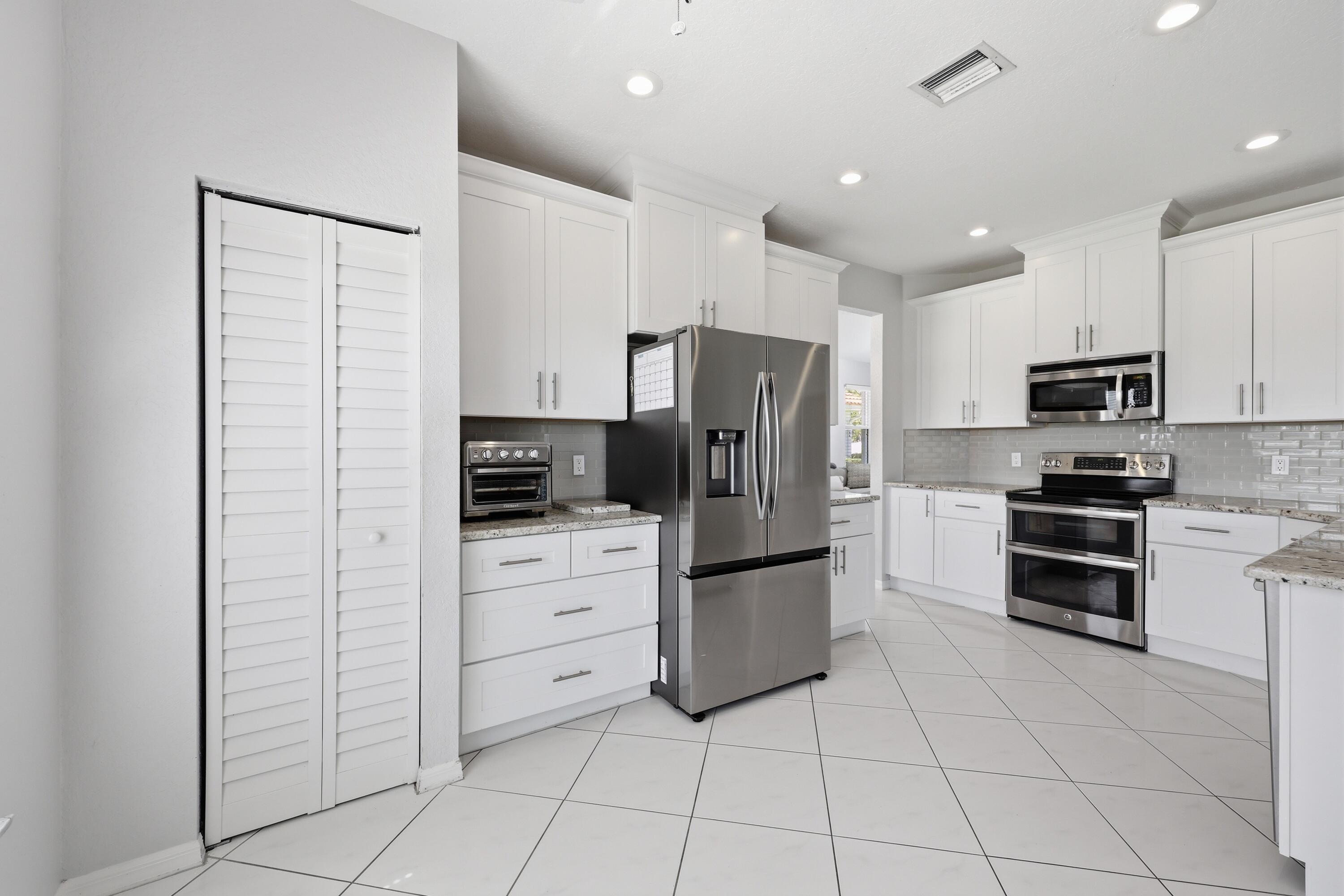 4956 SE Mariner Village Lane