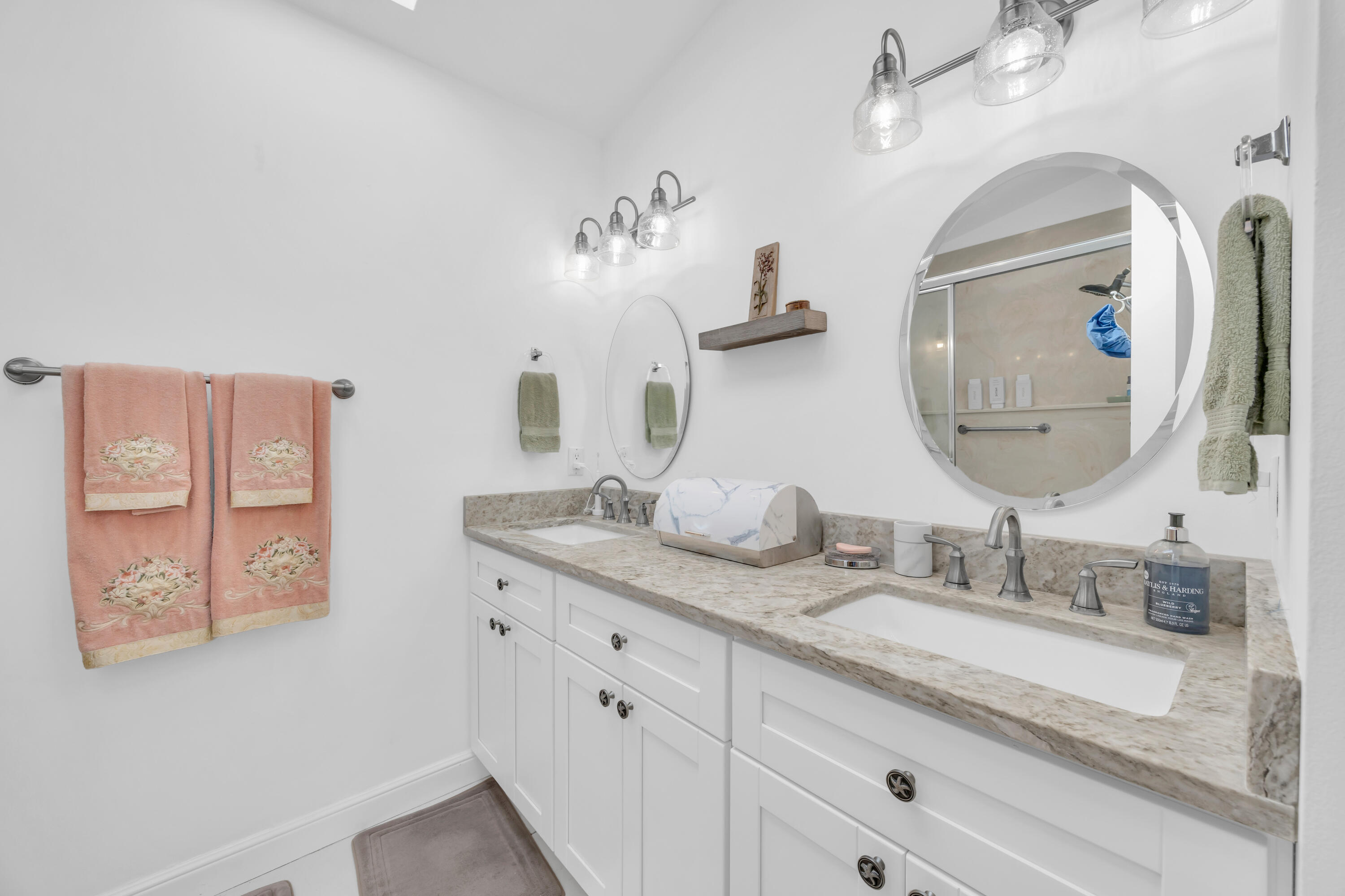 2735 SW Mariposa Circle